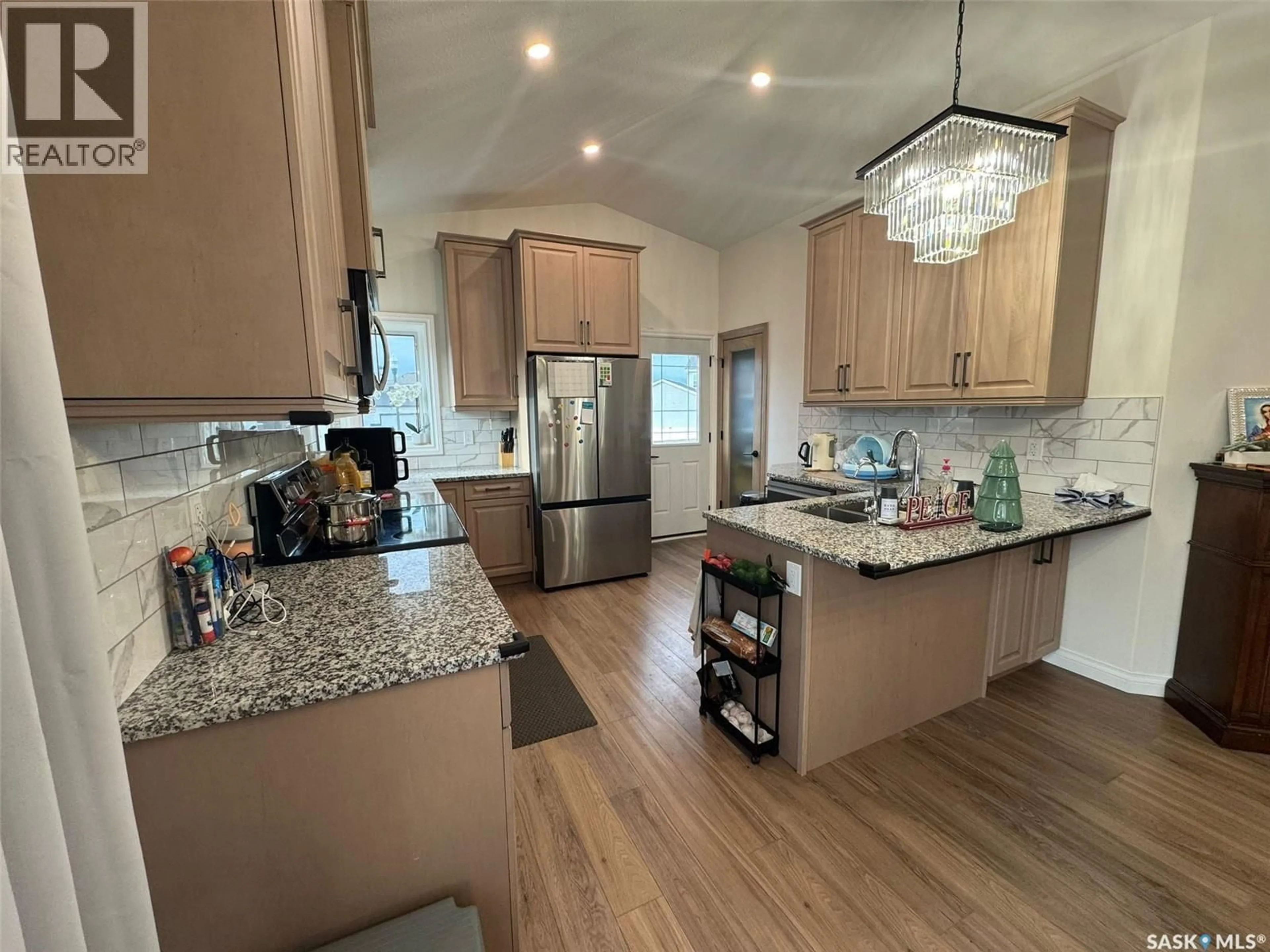 Open concept kitchen, unknown for 5400 BOYER BAY, Regina Saskatchewan S4V3P2