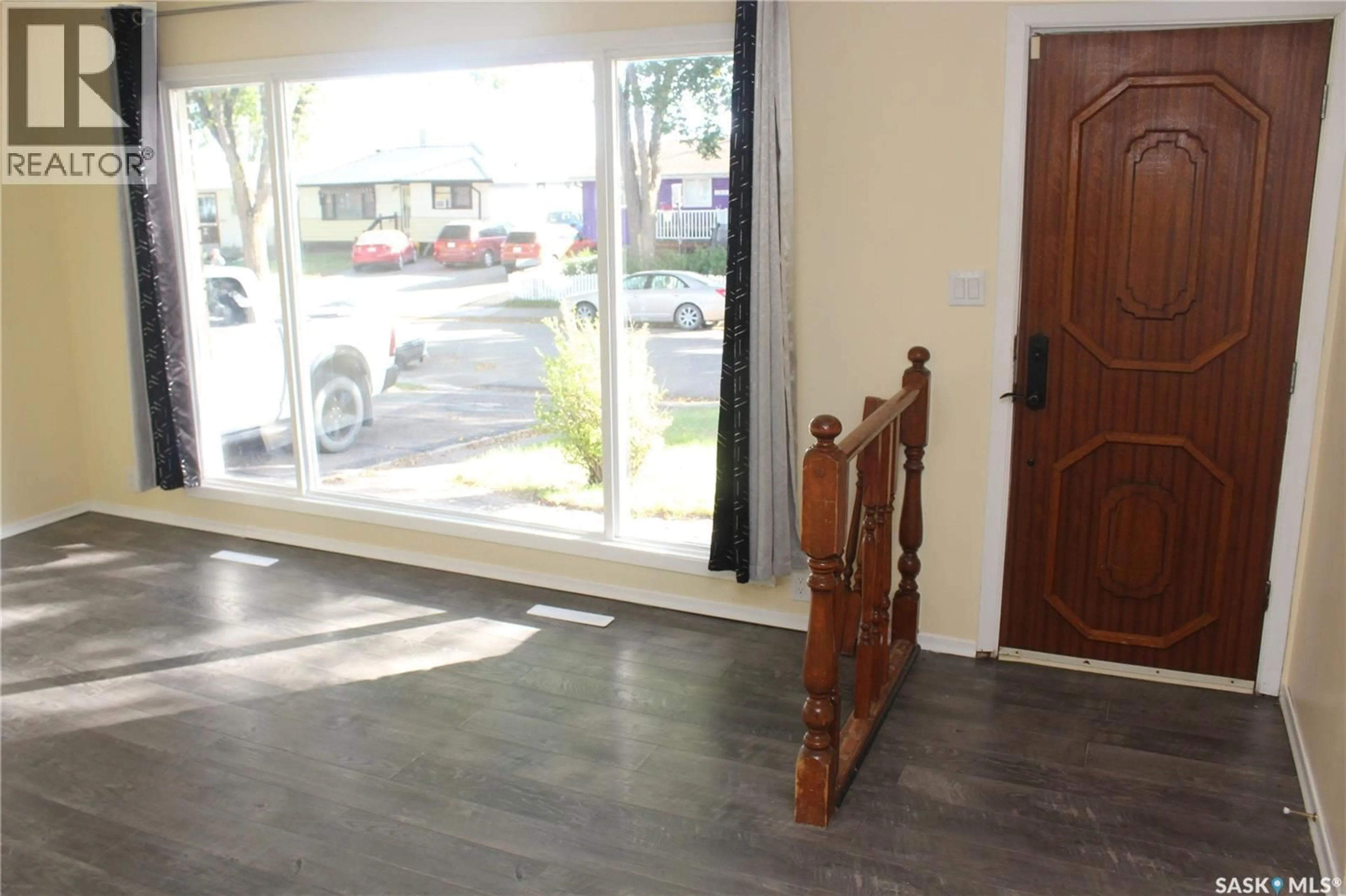 Indoor foyer for 1064 LINDSAY STREET, Regina Saskatchewan S4N3A9
