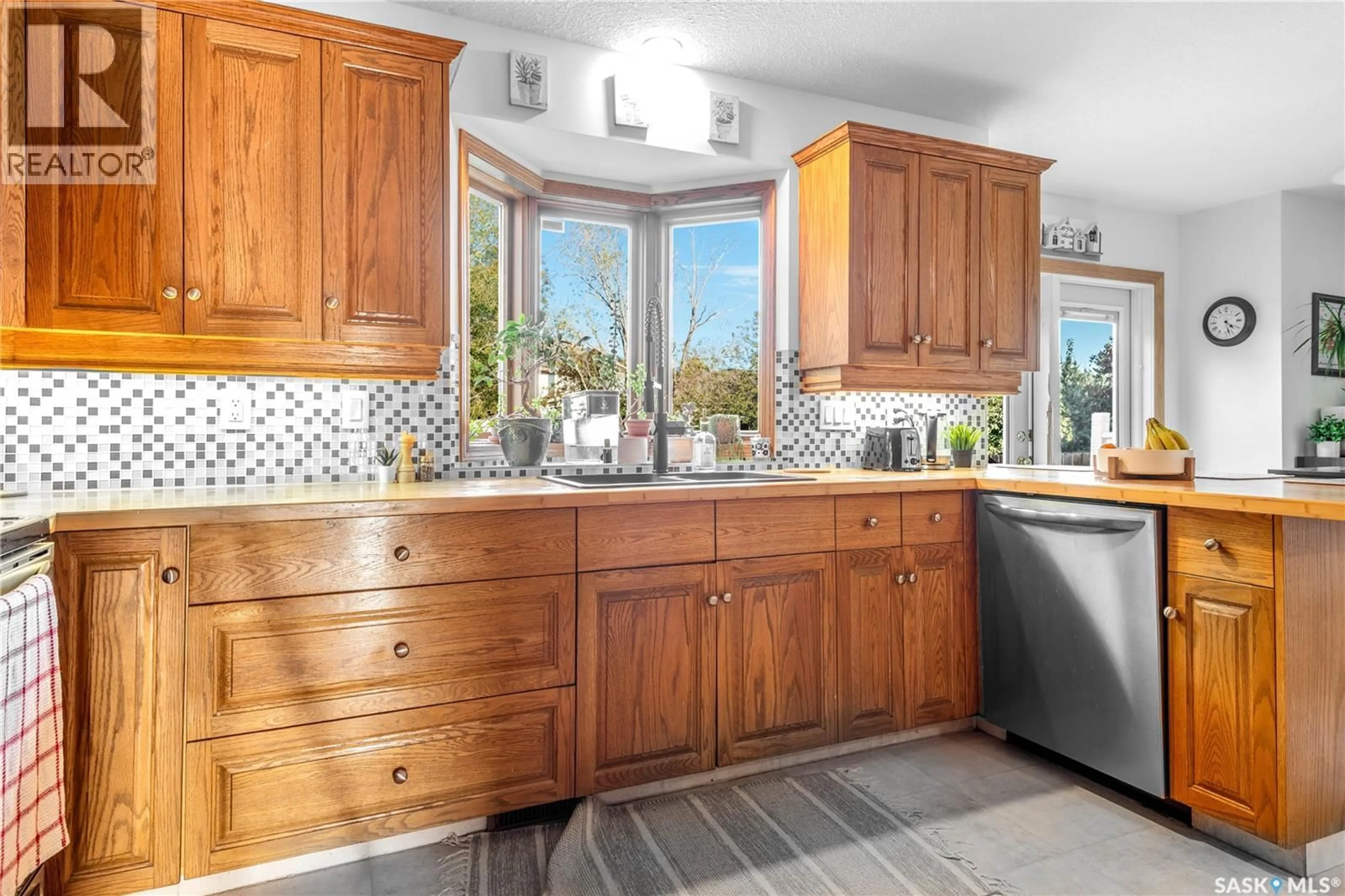 Open concept kitchen, ceramic/tile floor for 3215 WINCHESTER ROAD, Regina Saskatchewan S4V2T4
