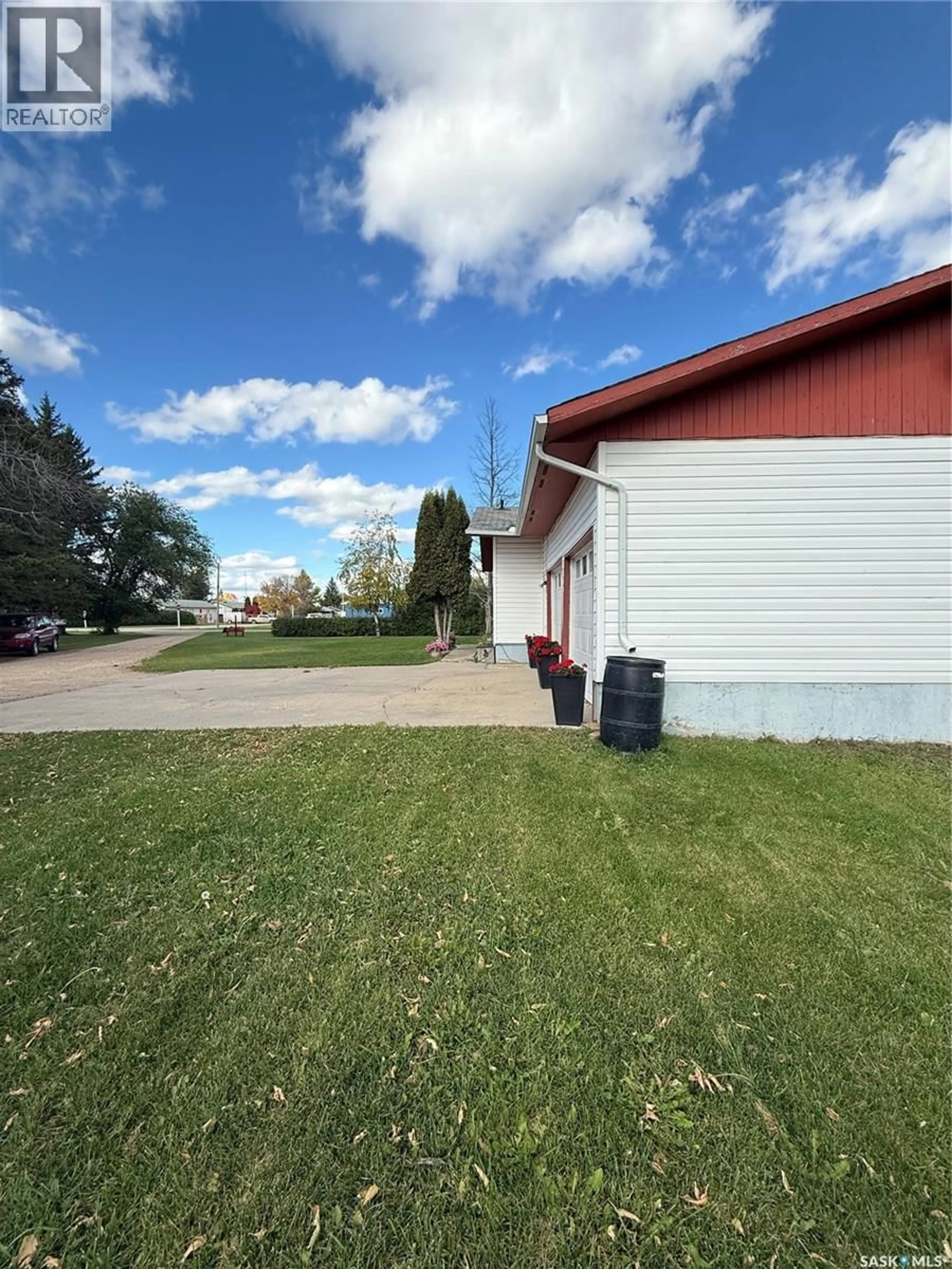 A pic from outside/outdoor area/front of a property/back of a property/a pic from drone, street for 208 STANHOPE AVENUE, Sturgis Saskatchewan S0A4A0