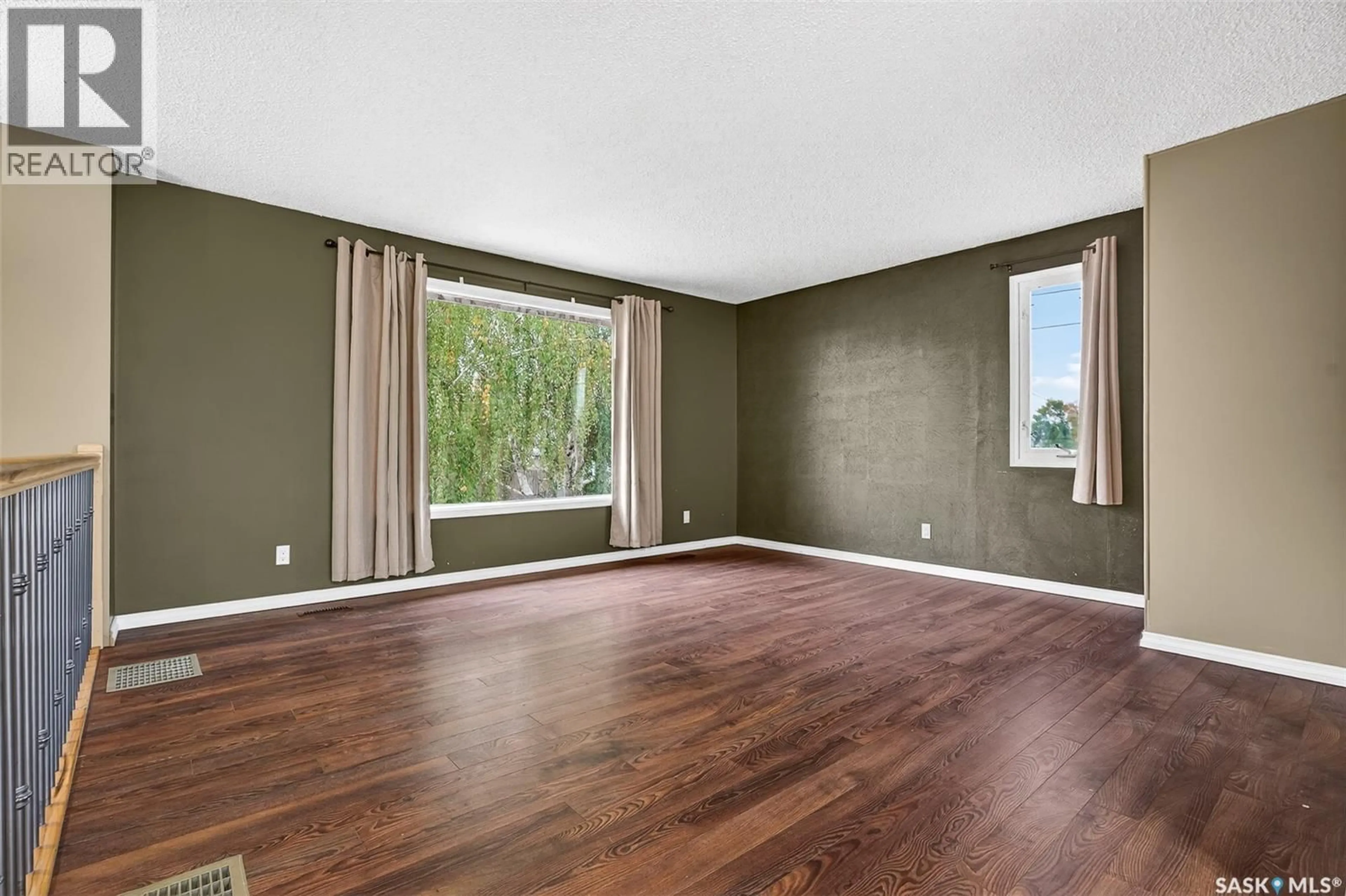 A pic of a room for 1351 14TH AVENUE, Moose Jaw Saskatchewan S6H0S9