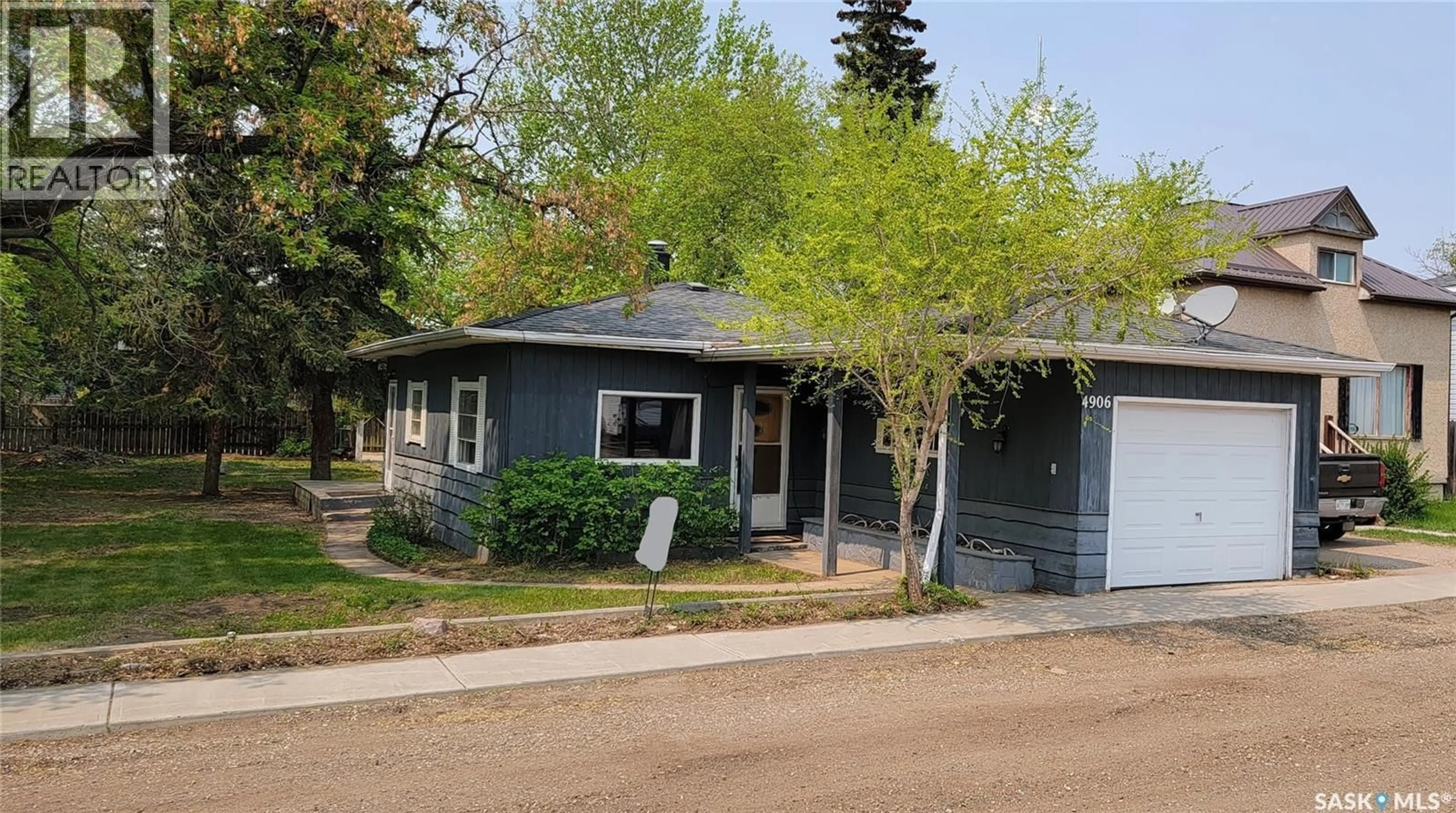 Home with vinyl exterior material, street for 4906 52ND STREET, Macklin Saskatchewan S0L2C0