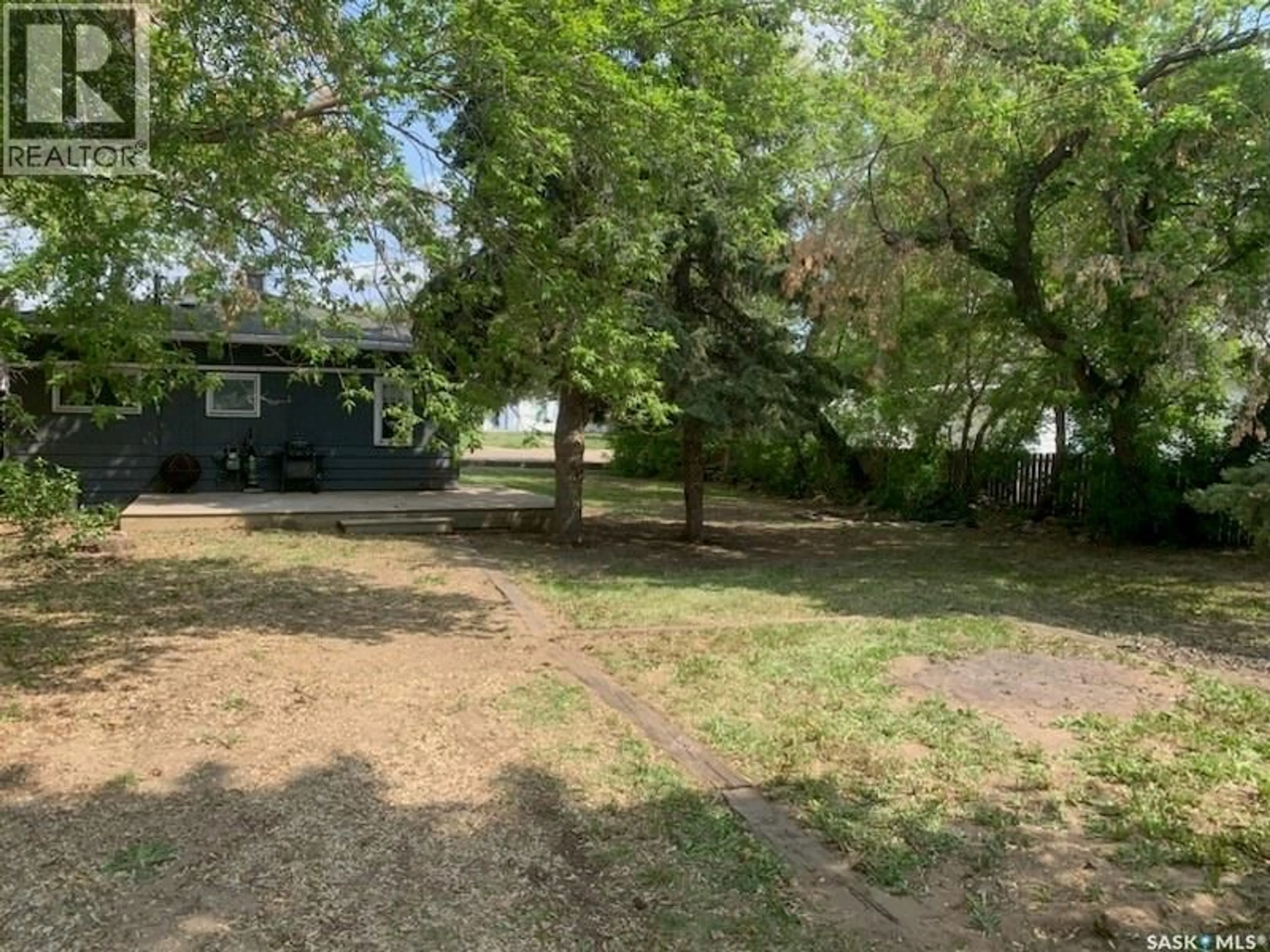 A pic from outside/outdoor area/front of a property/back of a property/a pic from drone, street for 4906 52ND STREET, Macklin Saskatchewan S0L2C0