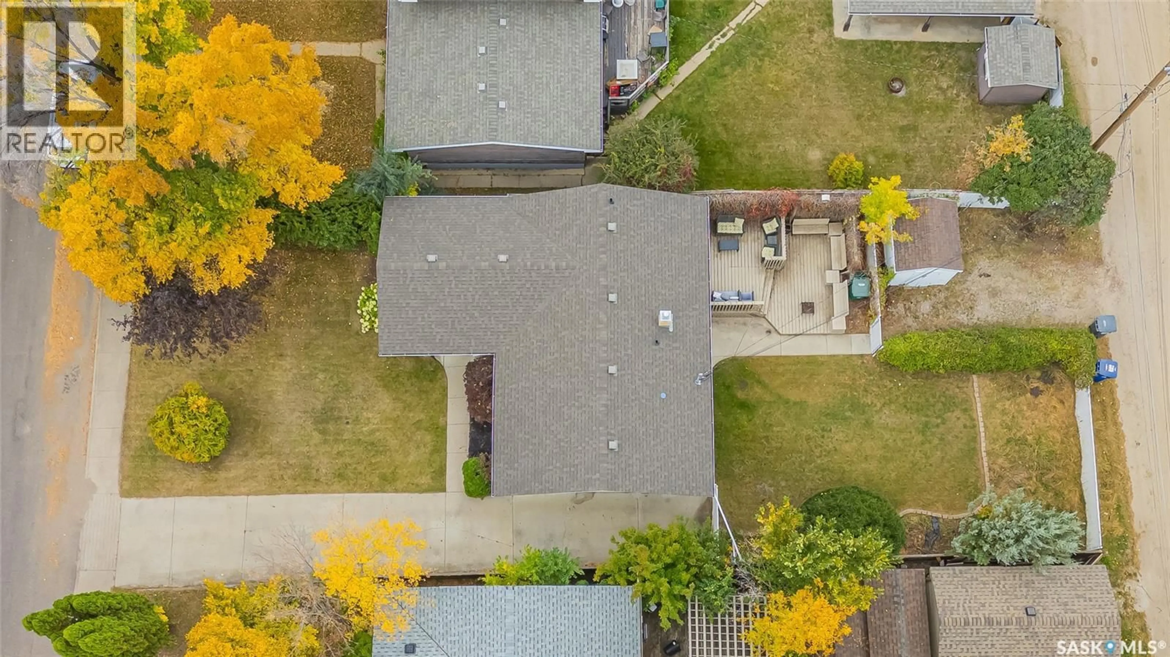 A pic from outside/outdoor area/front of a property/back of a property/a pic from drone, street for 2703 JARVIS DRIVE, Saskatoon Saskatchewan S7J2V2
