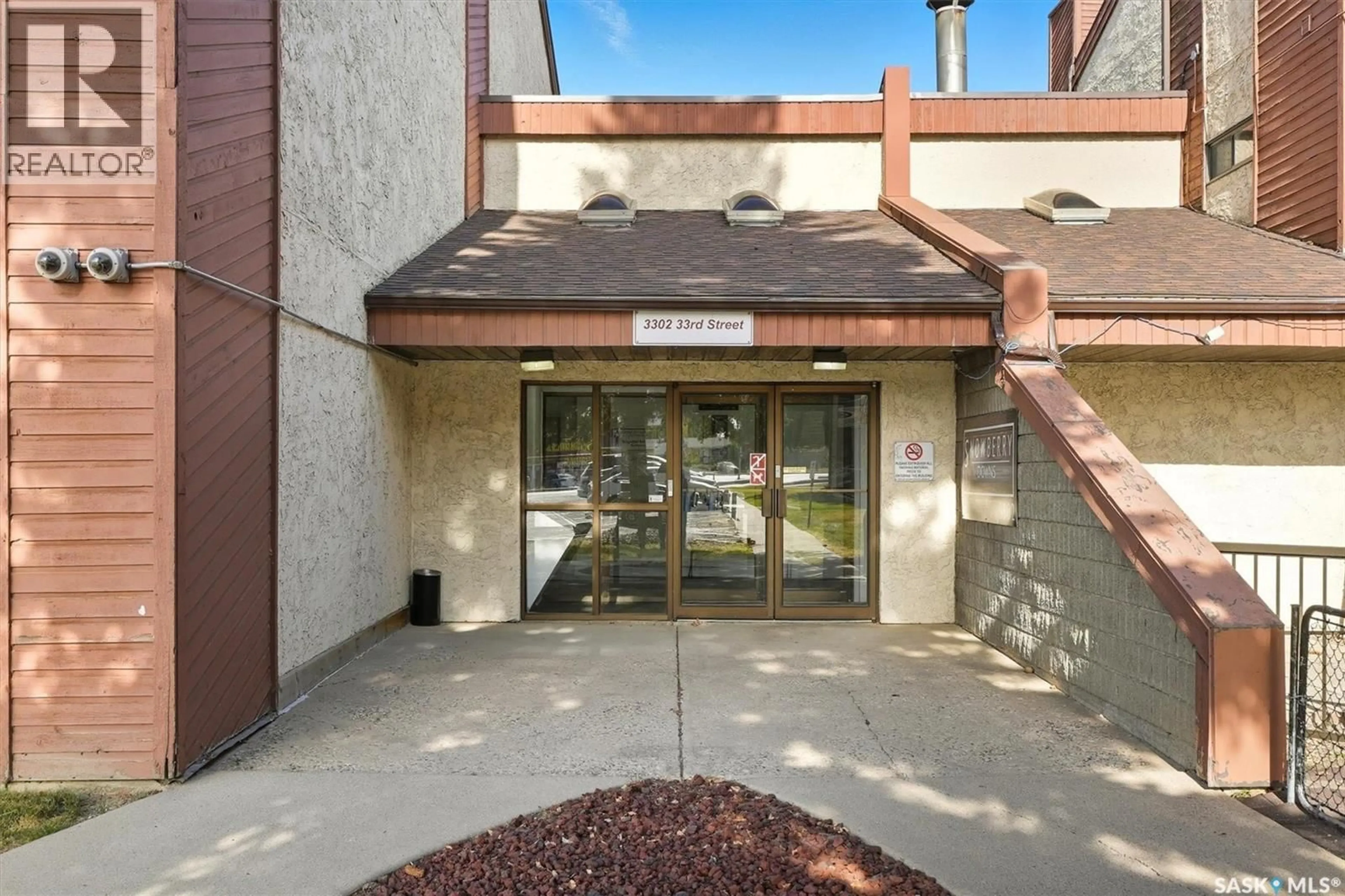 Indoor foyer for 208 - 3302 33RD STREET, Saskatoon Saskatchewan S7L6S5