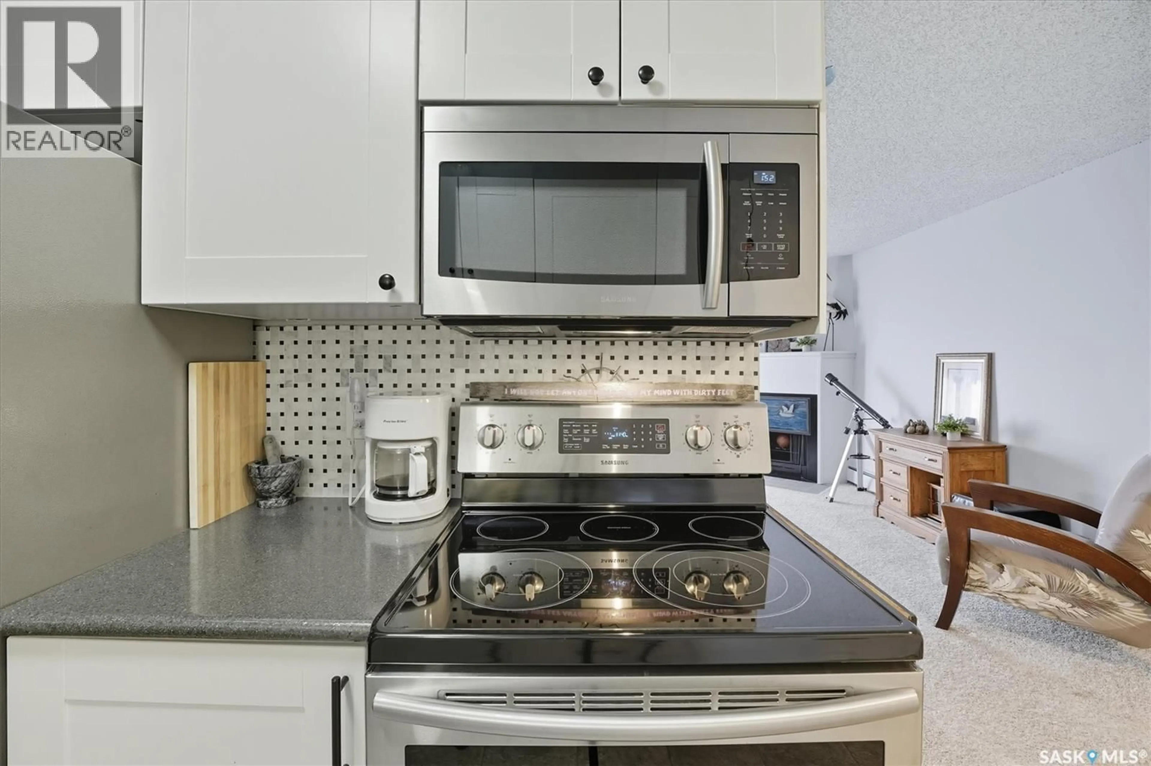 Standard kitchen, ceramic/tile floor for 208 - 3302 33RD STREET, Saskatoon Saskatchewan S7L6S5