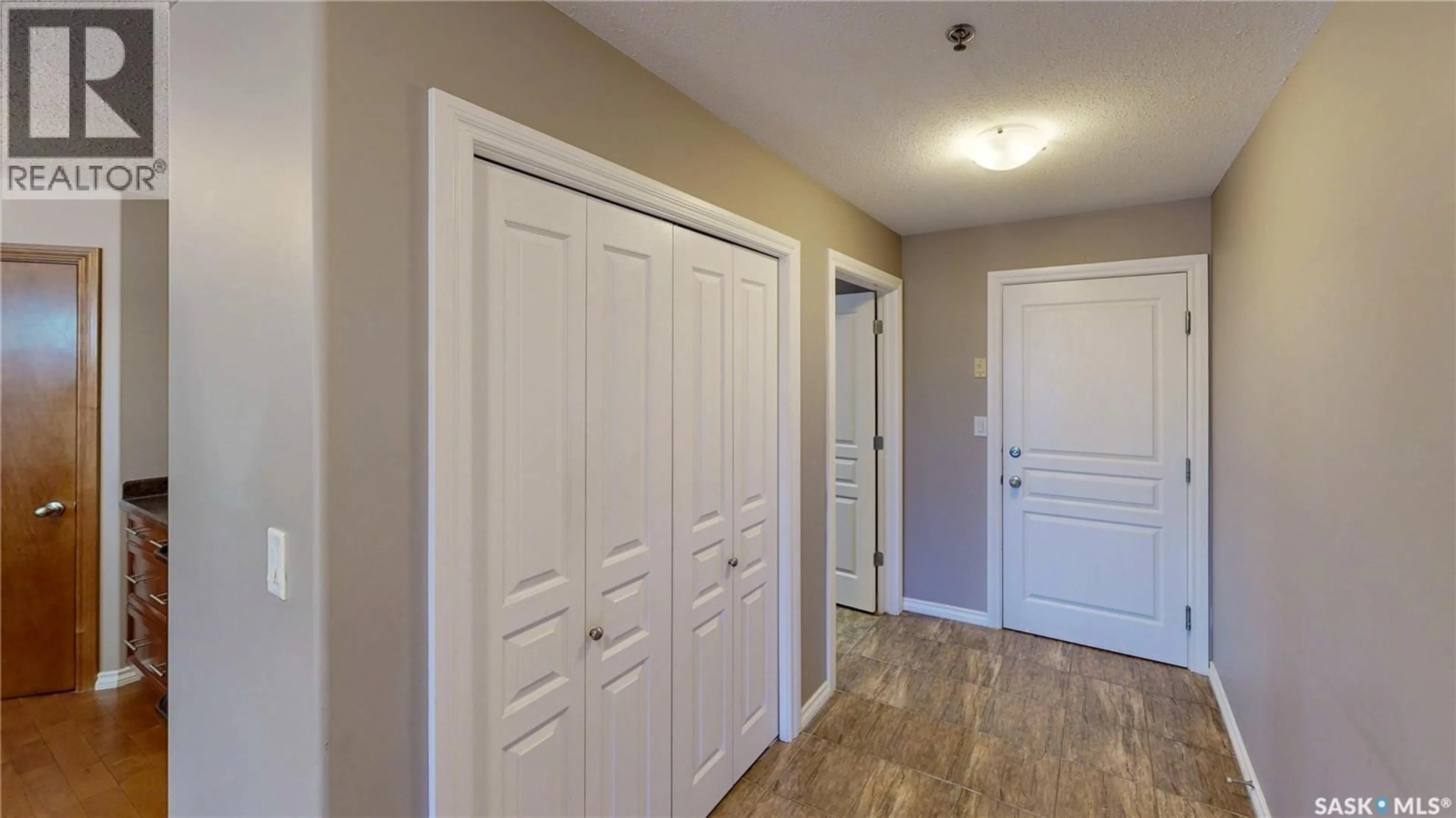Indoor entryway for 108 - 3730 EASTGATE DRIVE, Regina Saskatchewan S4Z0A1