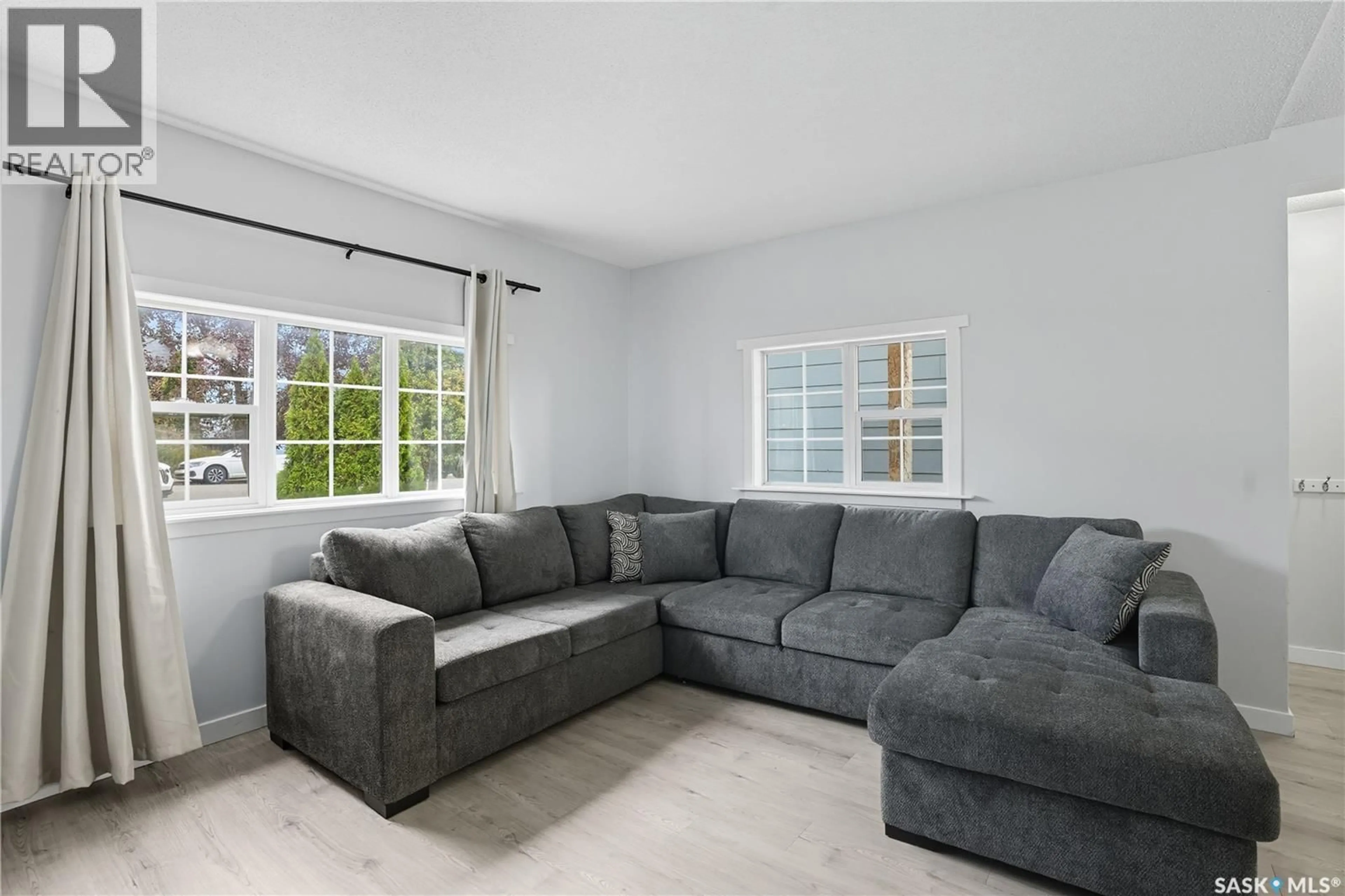 Living room with furniture, unknown for 417 EMPRESS STREET, Saskatoon Saskatchewan S7K3L8