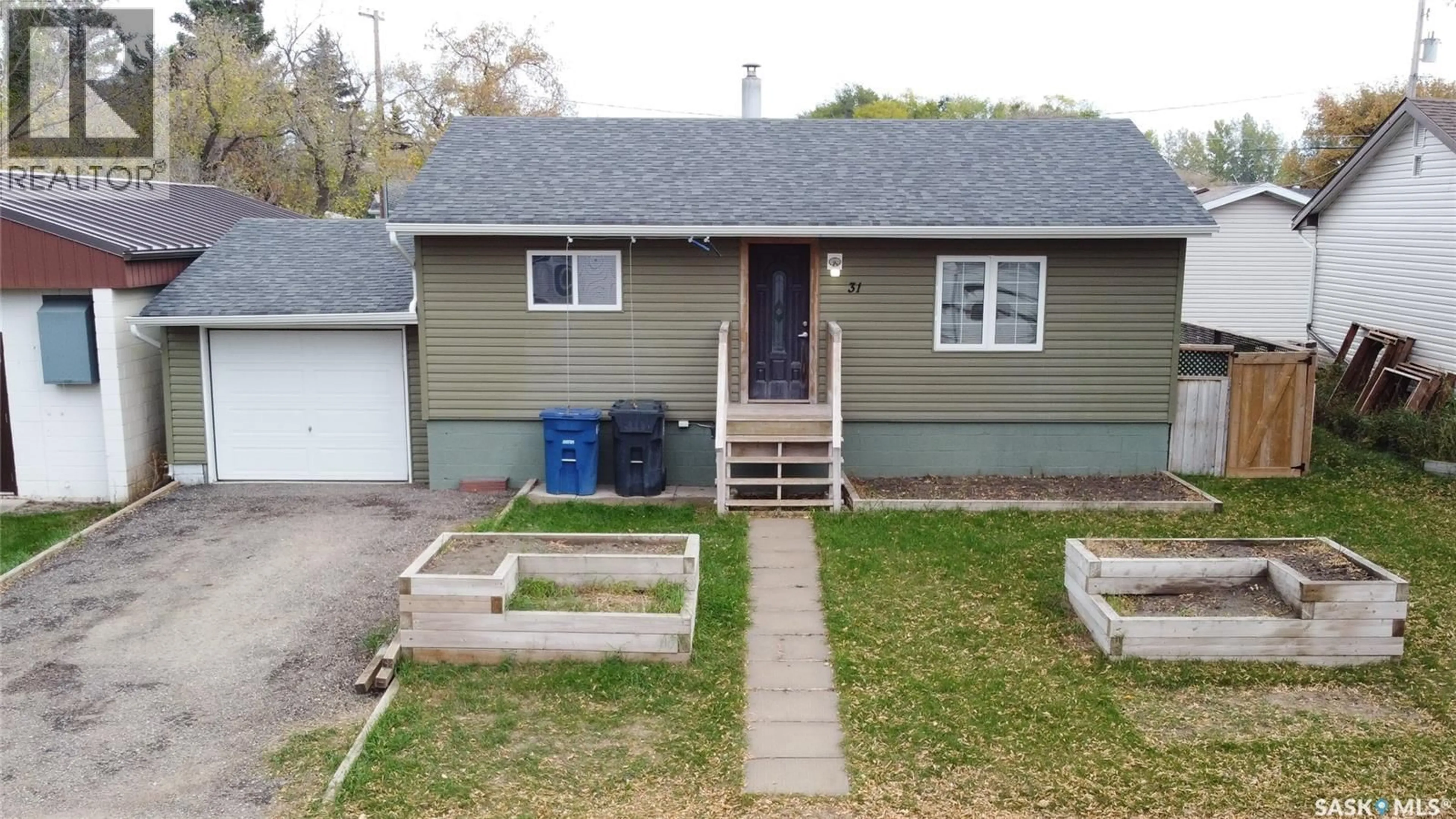 Home with vinyl exterior material, street for 31 JARVIS STREET, Qu'Appelle Saskatchewan S0G4A0