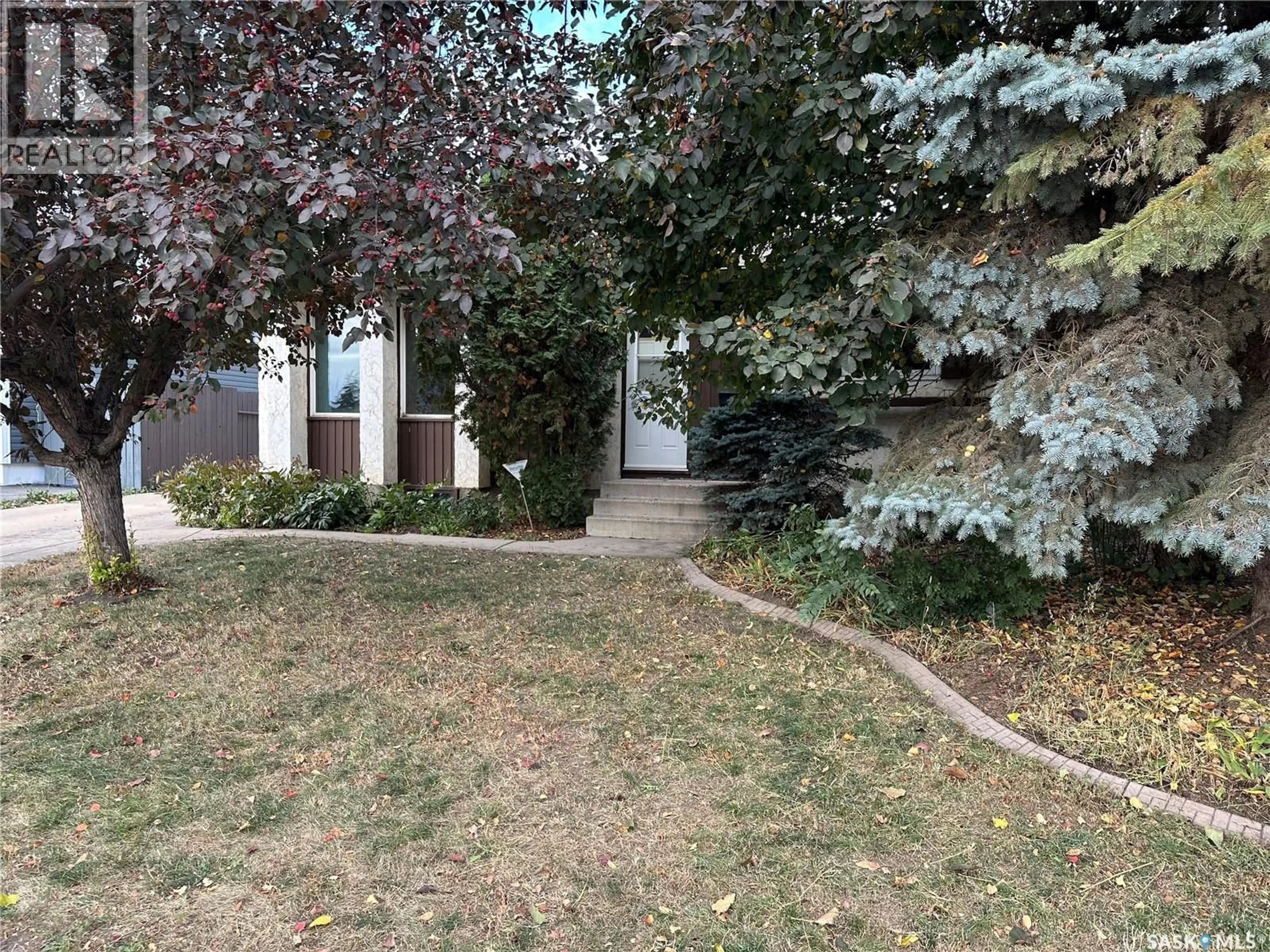 A pic from outside/outdoor area/front of a property/back of a property/a pic from drone, street for 1214 MCKERCHER DRIVE, Saskatoon Saskatchewan S7H4Y7