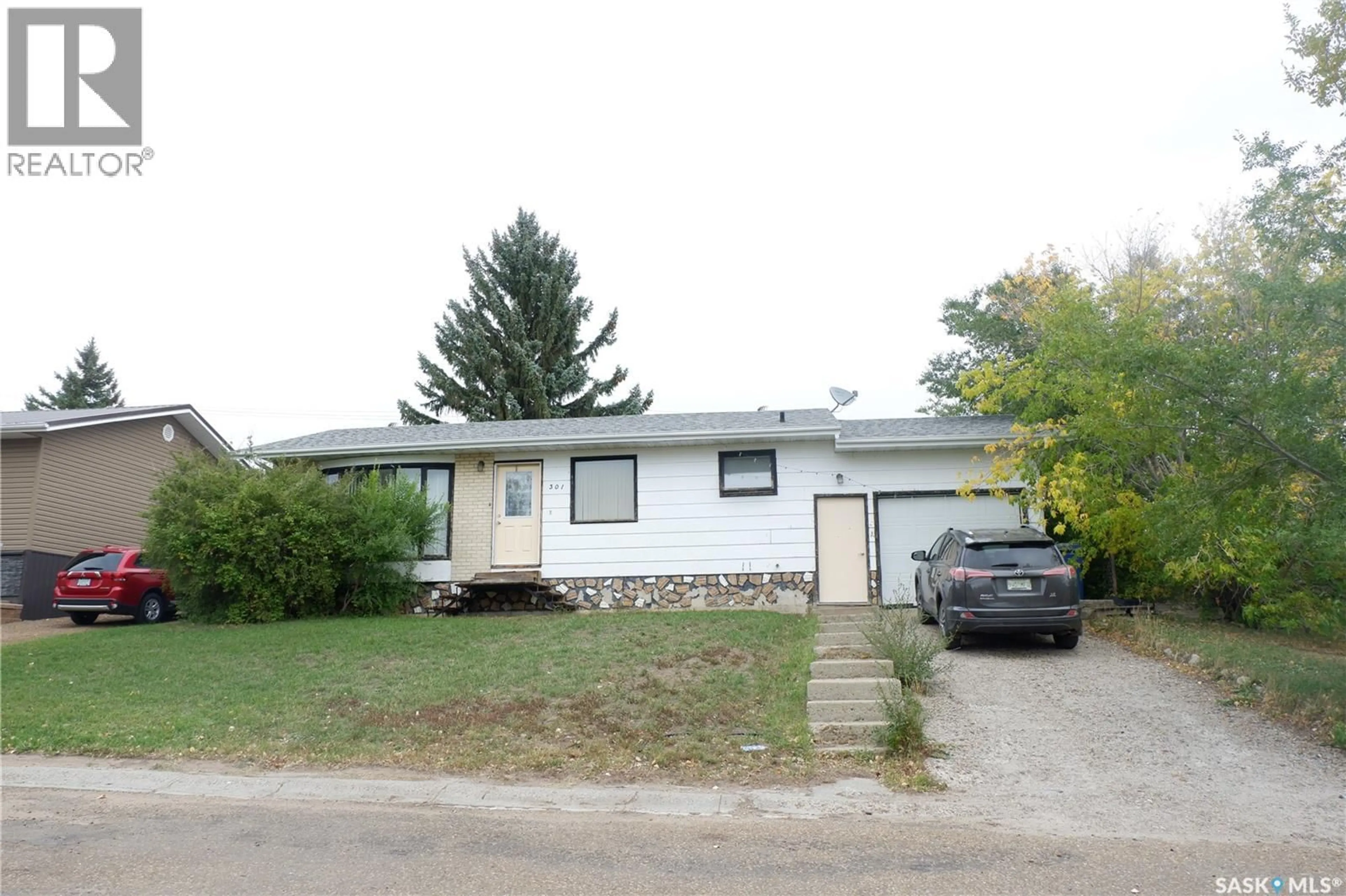Home with vinyl exterior material, street for 301 2ND AVENUE, Rockglen Saskatchewan S0H3R0