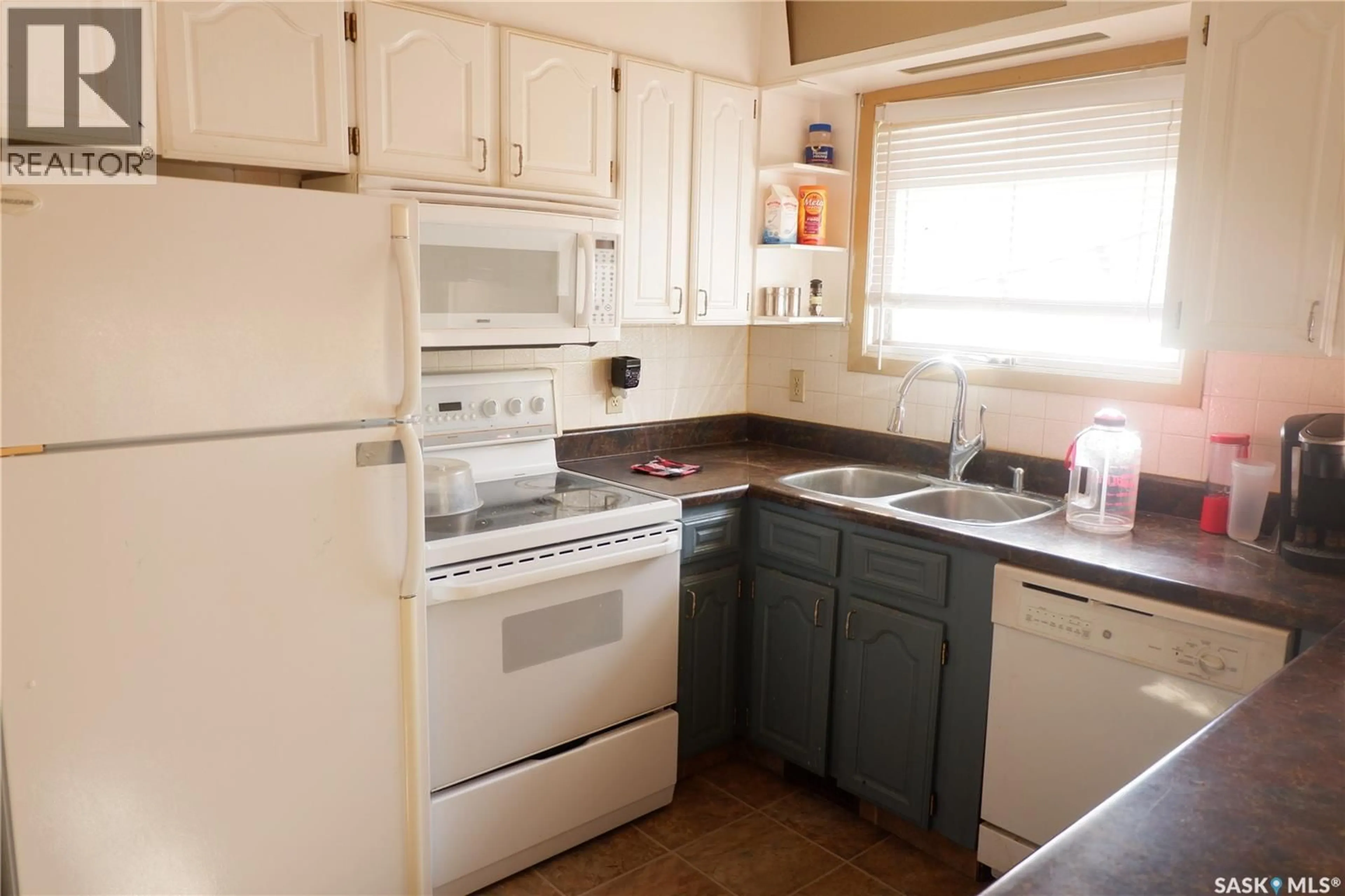 Standard kitchen, unknown for 301 2ND AVENUE, Rockglen Saskatchewan S0H3R0