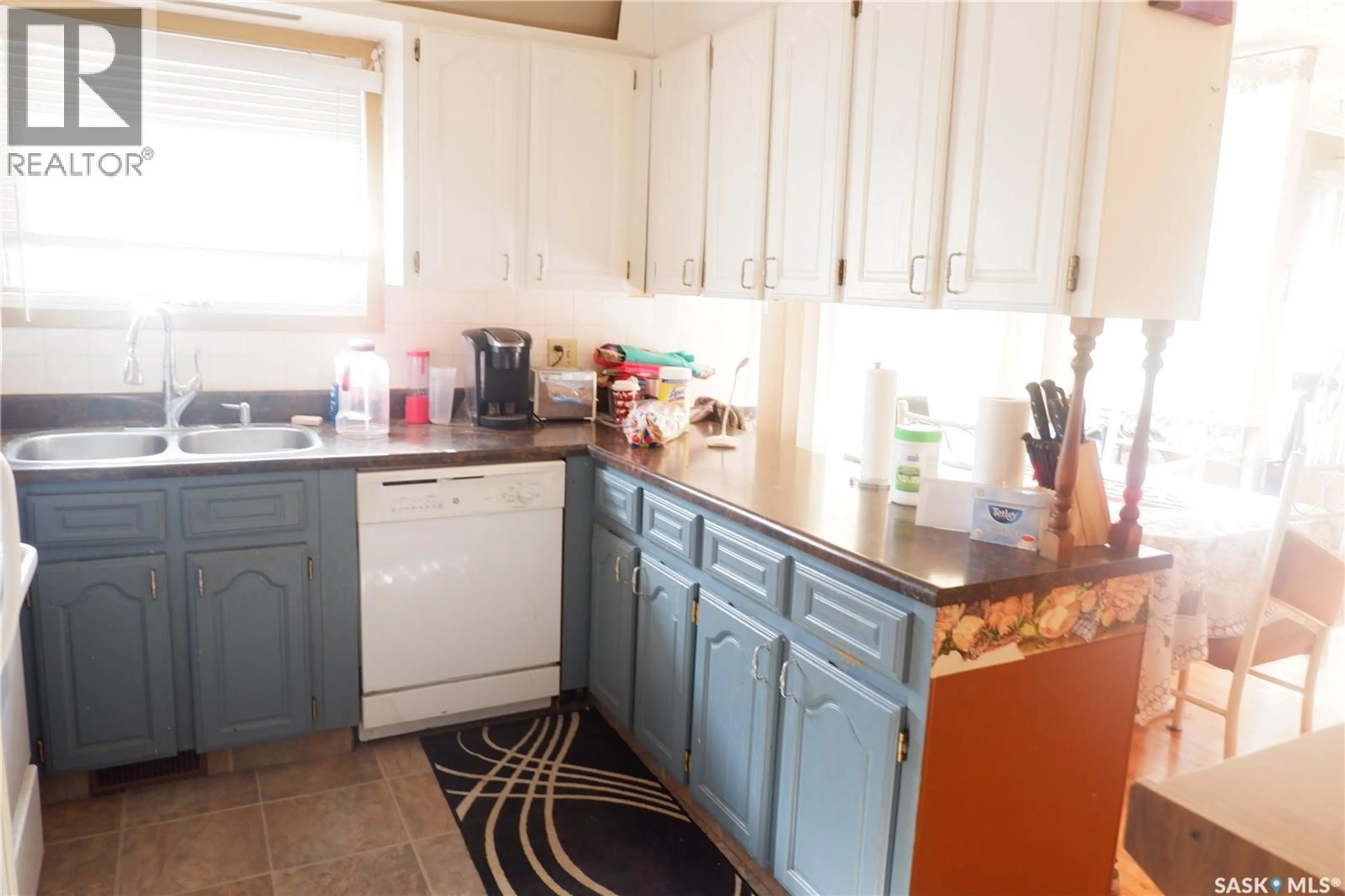 Standard kitchen, unknown for 301 2ND AVENUE, Rockglen Saskatchewan S0H3R0