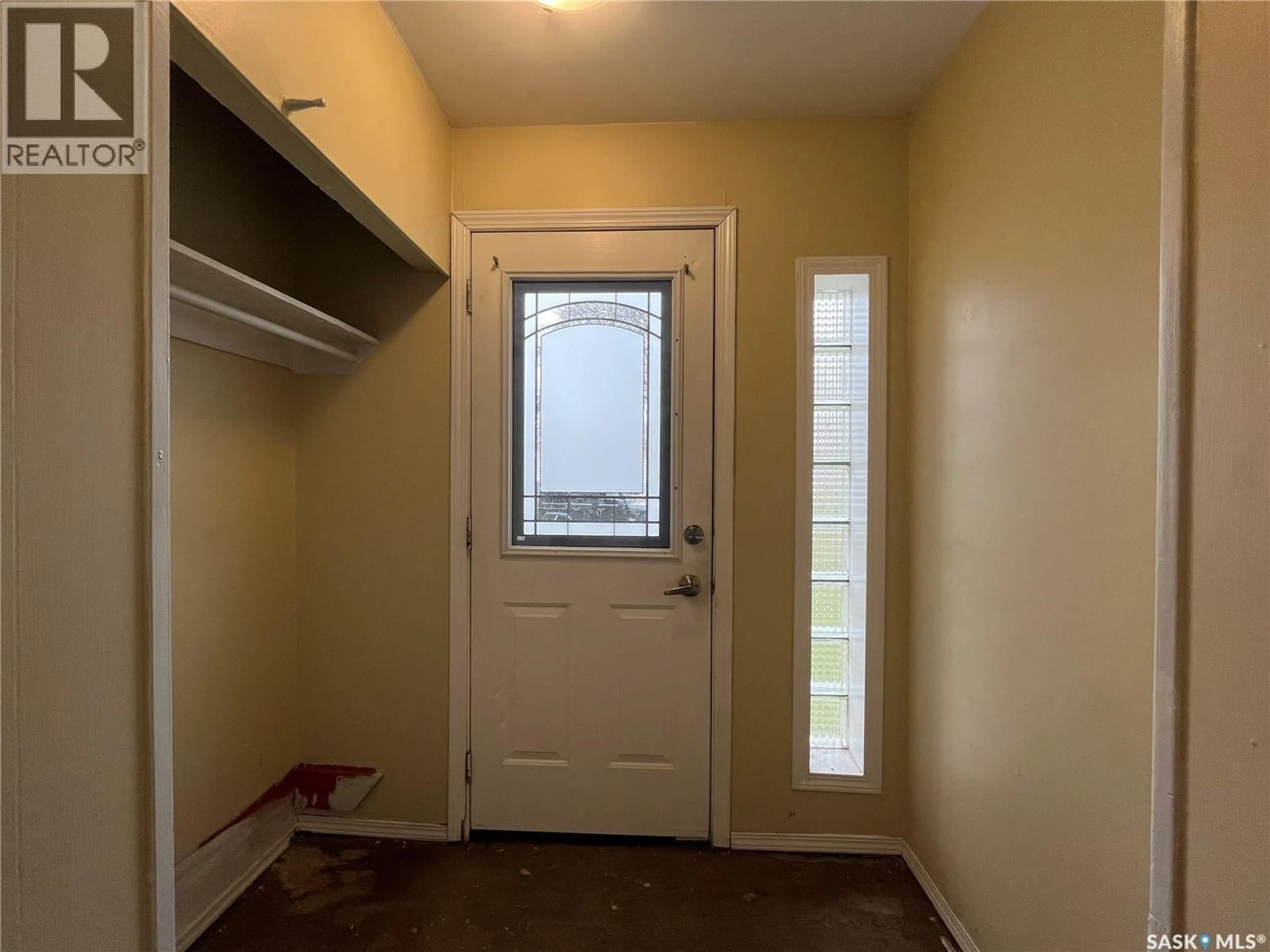 Indoor entryway for 1228 1ST AVENUE, Saskatoon Saskatchewan S7K1Y6