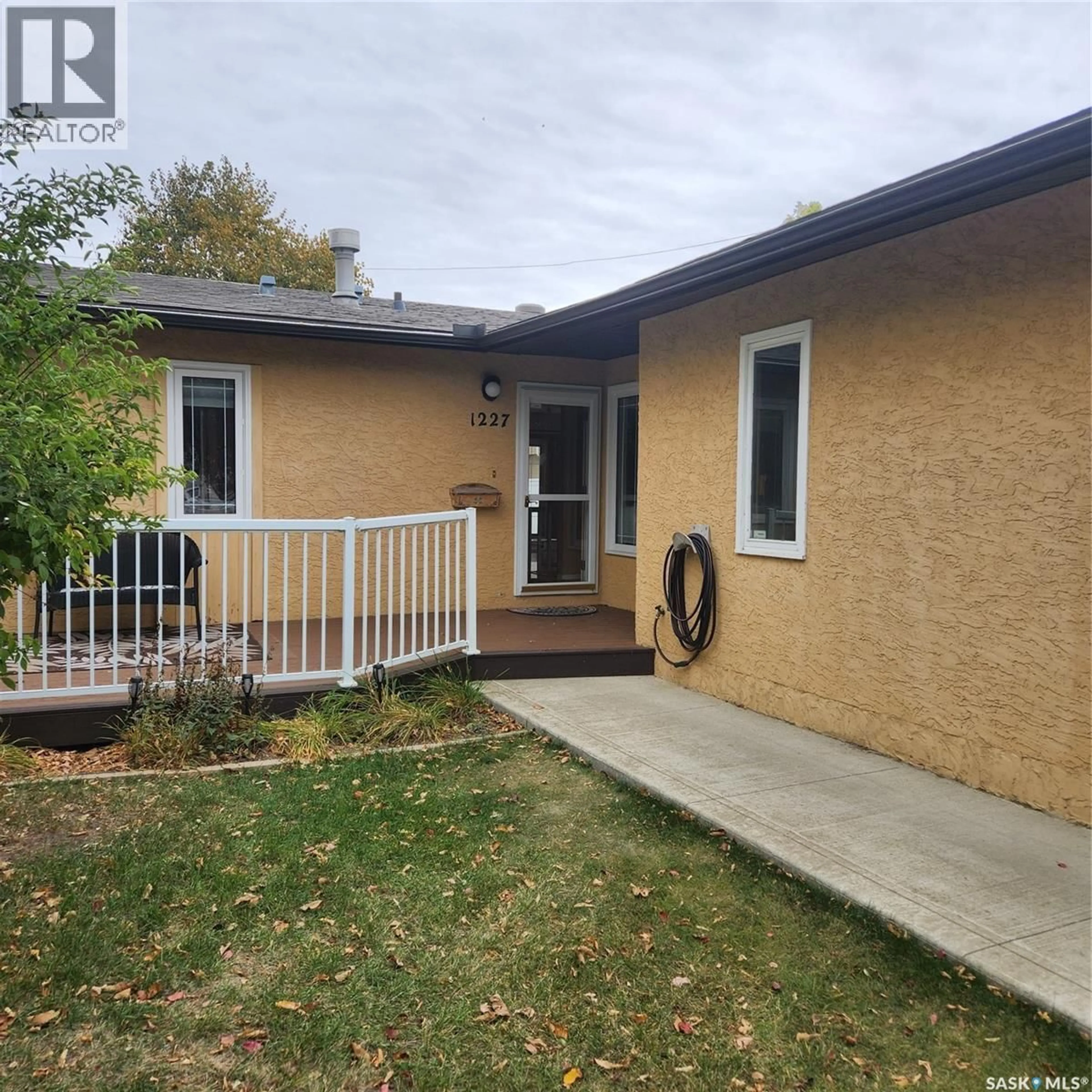 Unknown for 1227 2ND AVENUE, Moose Jaw Saskatchewan S6H3R7