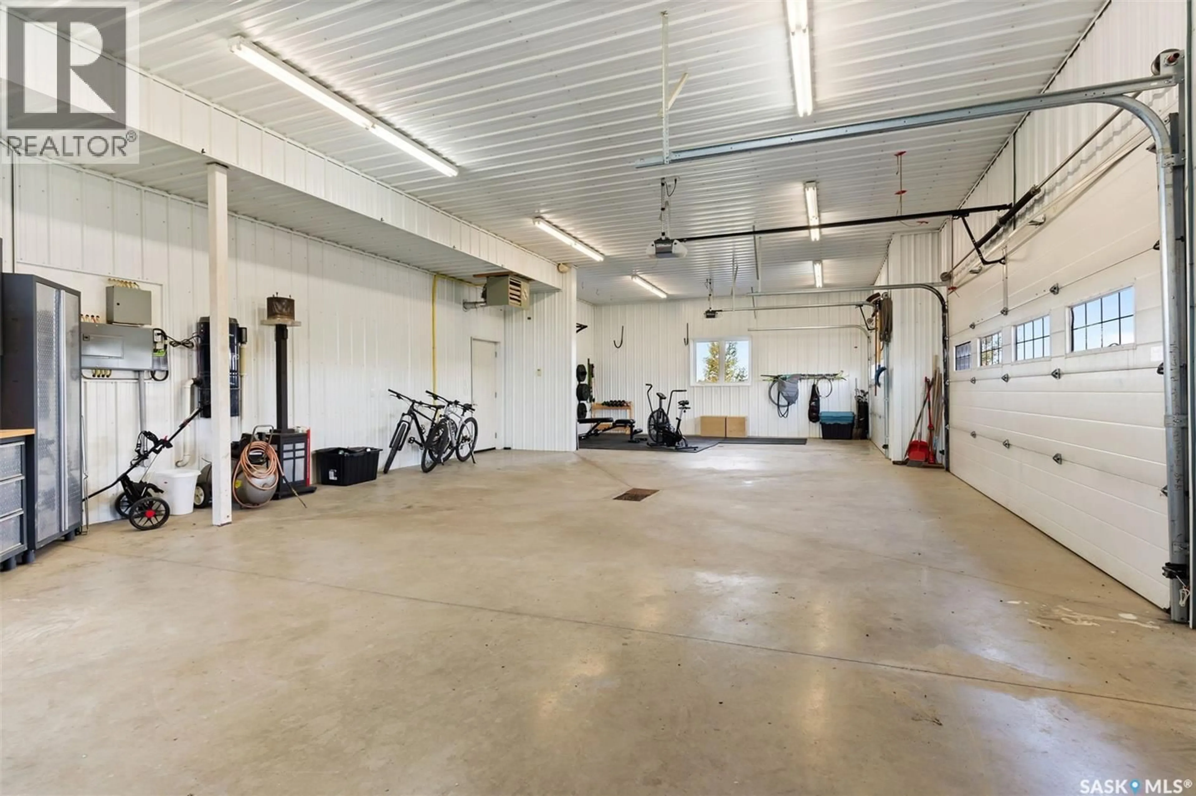 Indoor garage for BATTERS ACREAGE, Moose Mountain Rm No. 63 Saskatchewan S0C0R0