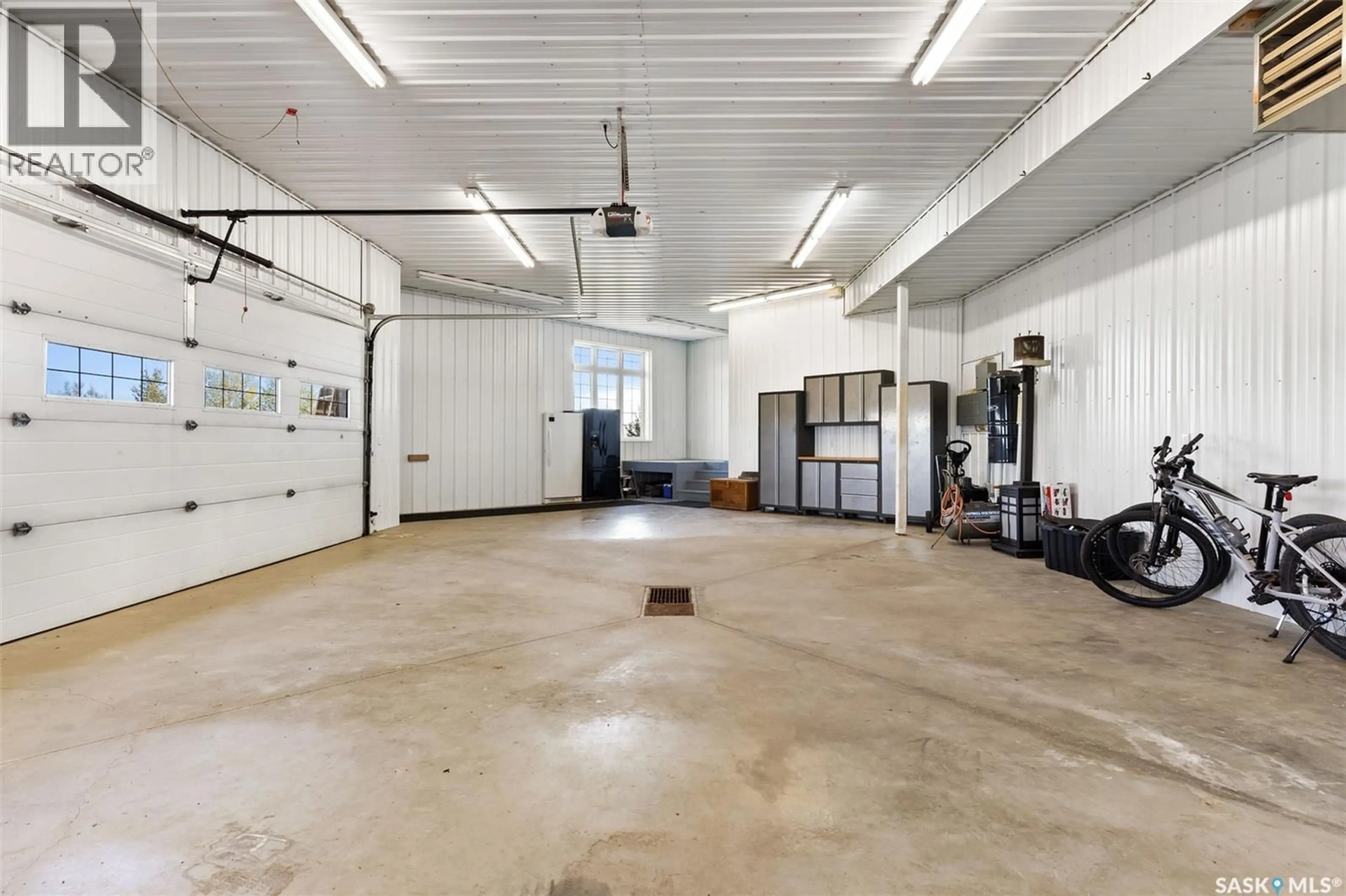 Indoor garage for BATTERS ACREAGE, Moose Mountain Rm No. 63 Saskatchewan S0C0R0