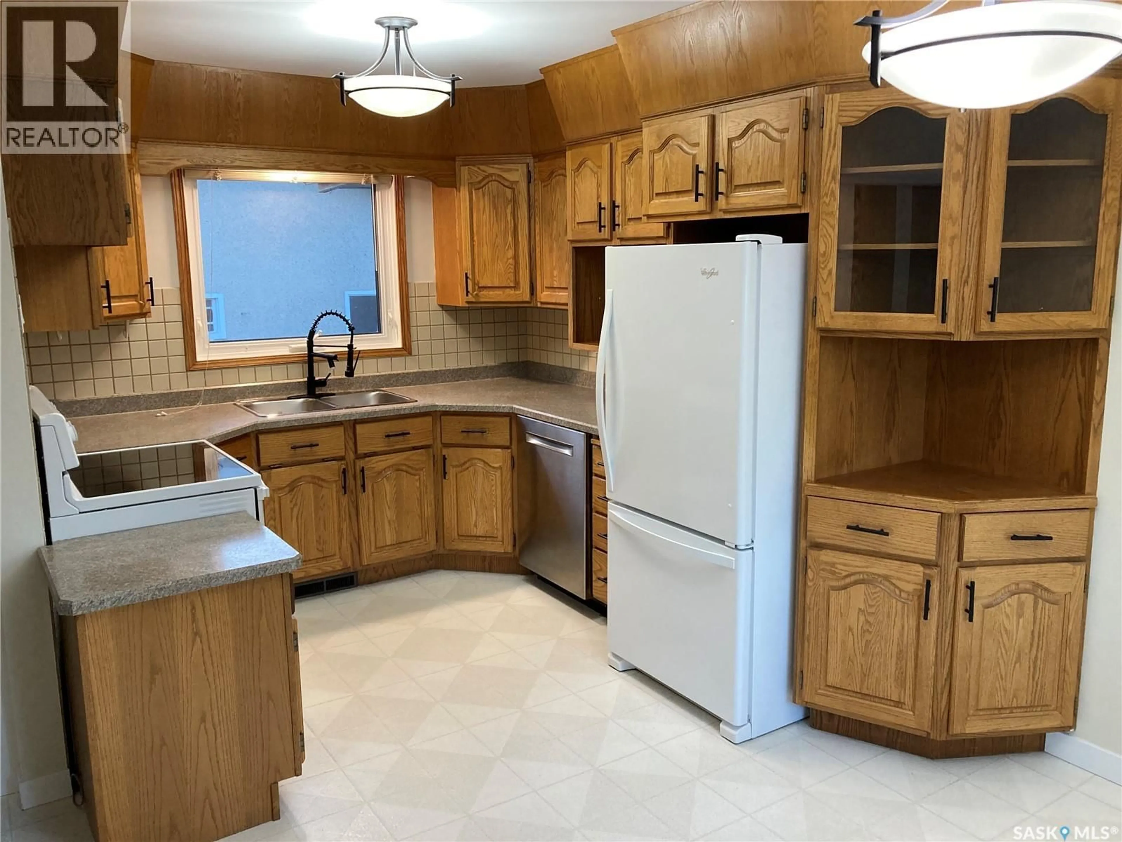 Standard kitchen, ceramic/tile floor for 6 NOBLE CRESCENT, Saskatoon Saskatchewan S7K1B7