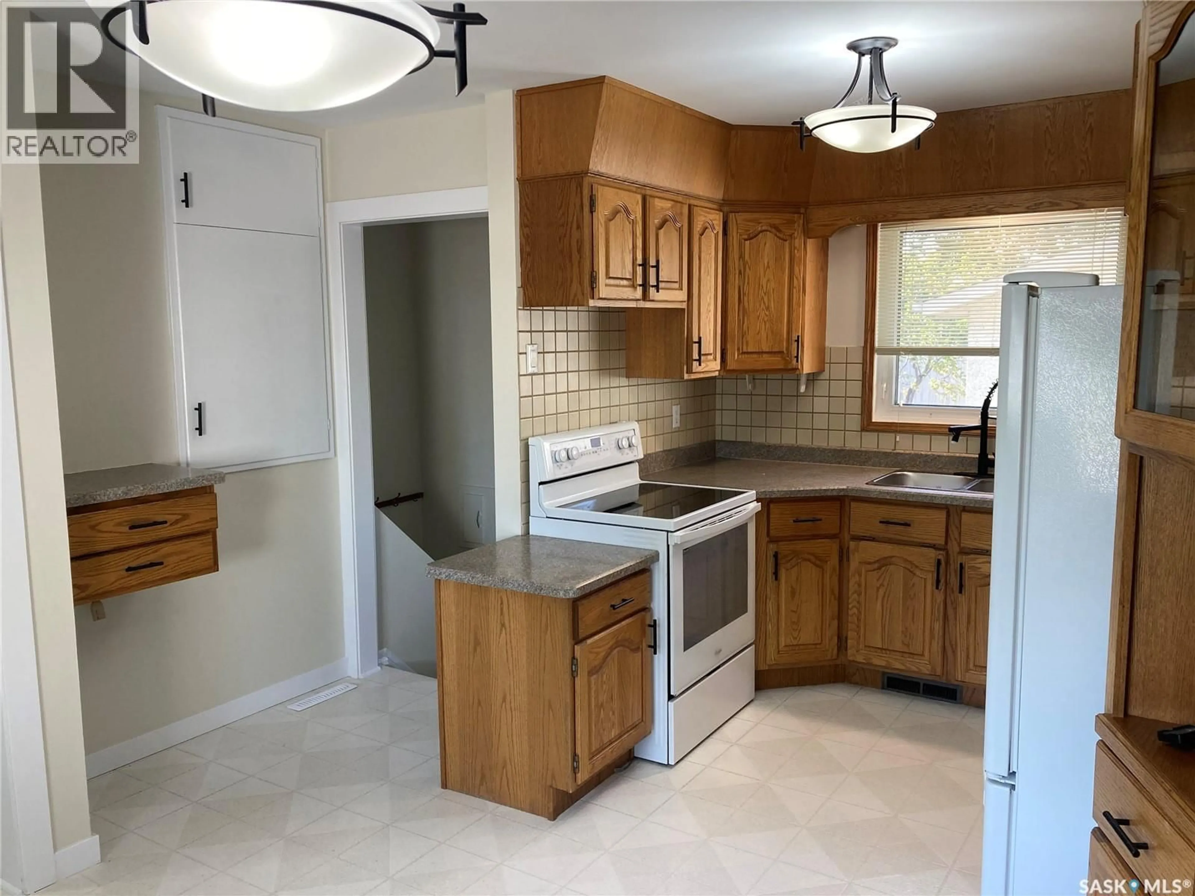 Standard kitchen, ceramic/tile floor for 6 NOBLE CRESCENT, Saskatoon Saskatchewan S7K1B7