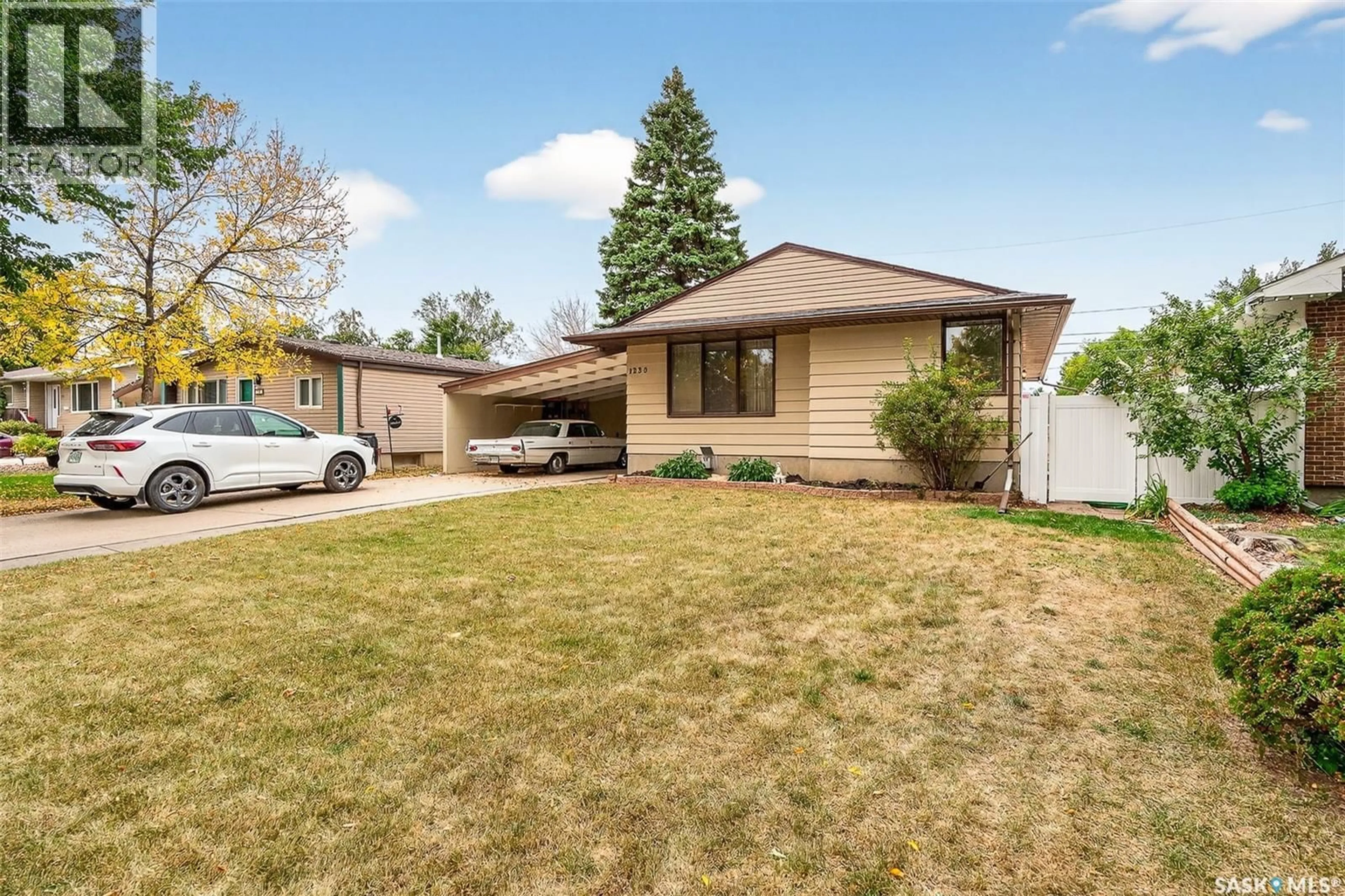 Home with vinyl exterior material, street for 1230 GRACE STREET, Moose Jaw Saskatchewan S6H3C7