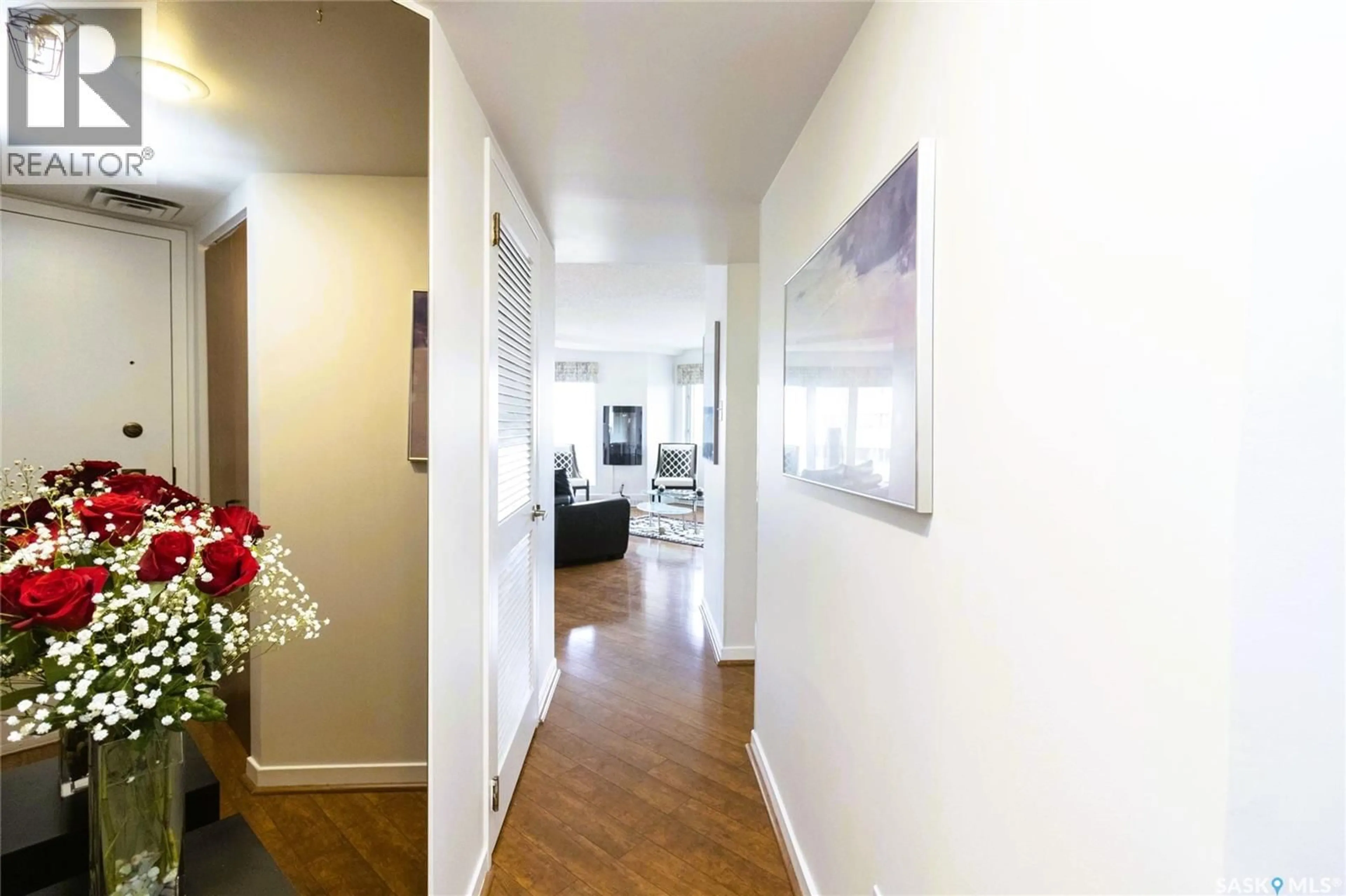 Indoor entryway for 424 - 1780 SPADINA CRESCENT, Saskatoon Saskatchewan S7K6X7