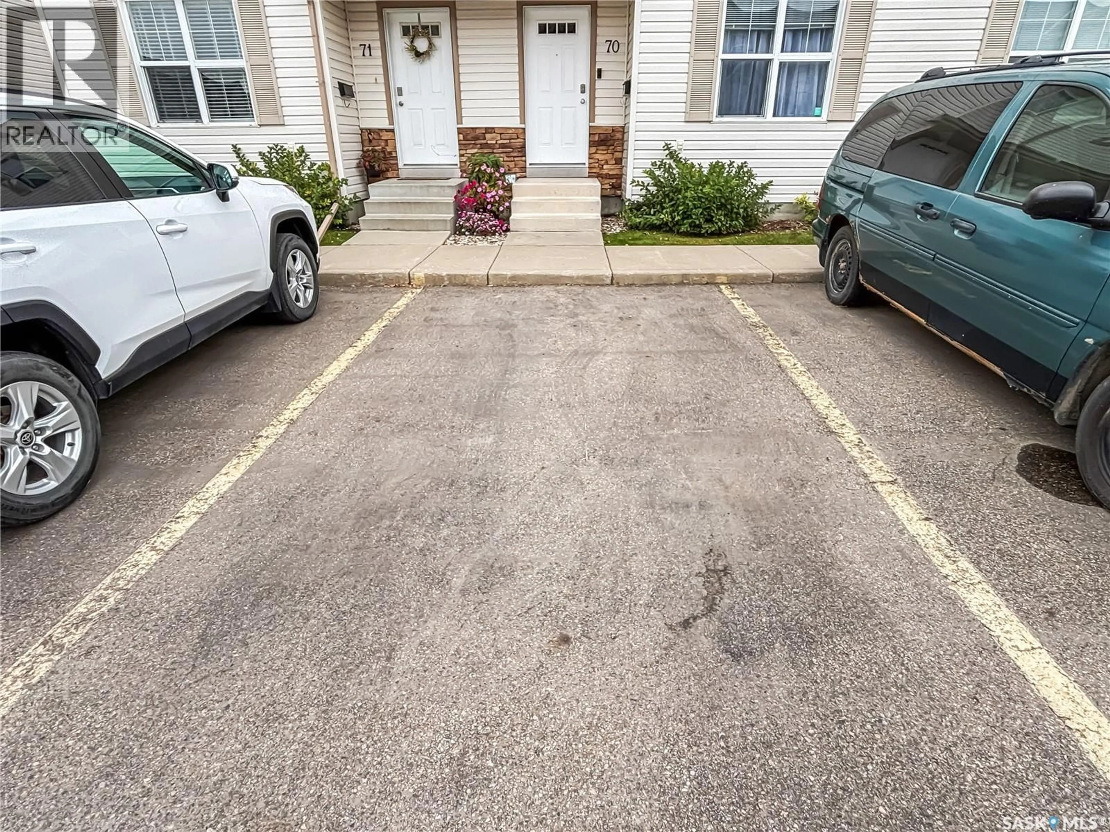 Parking for 70 135 PAWLYCHENKO LANE, Saskatoon Saskatchewan S7V1J8