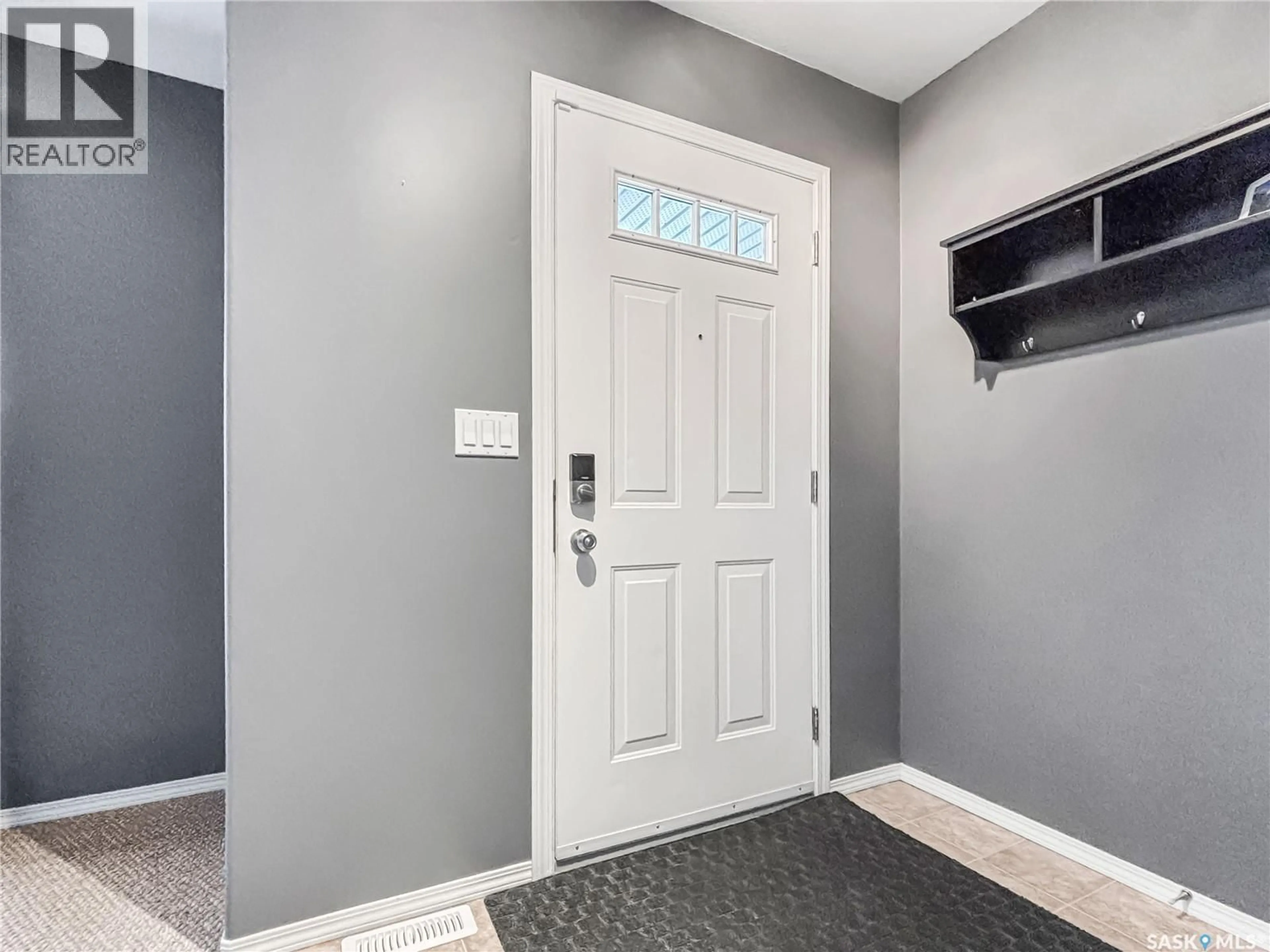 Indoor entryway for 70 135 PAWLYCHENKO LANE, Saskatoon Saskatchewan S7V1J8