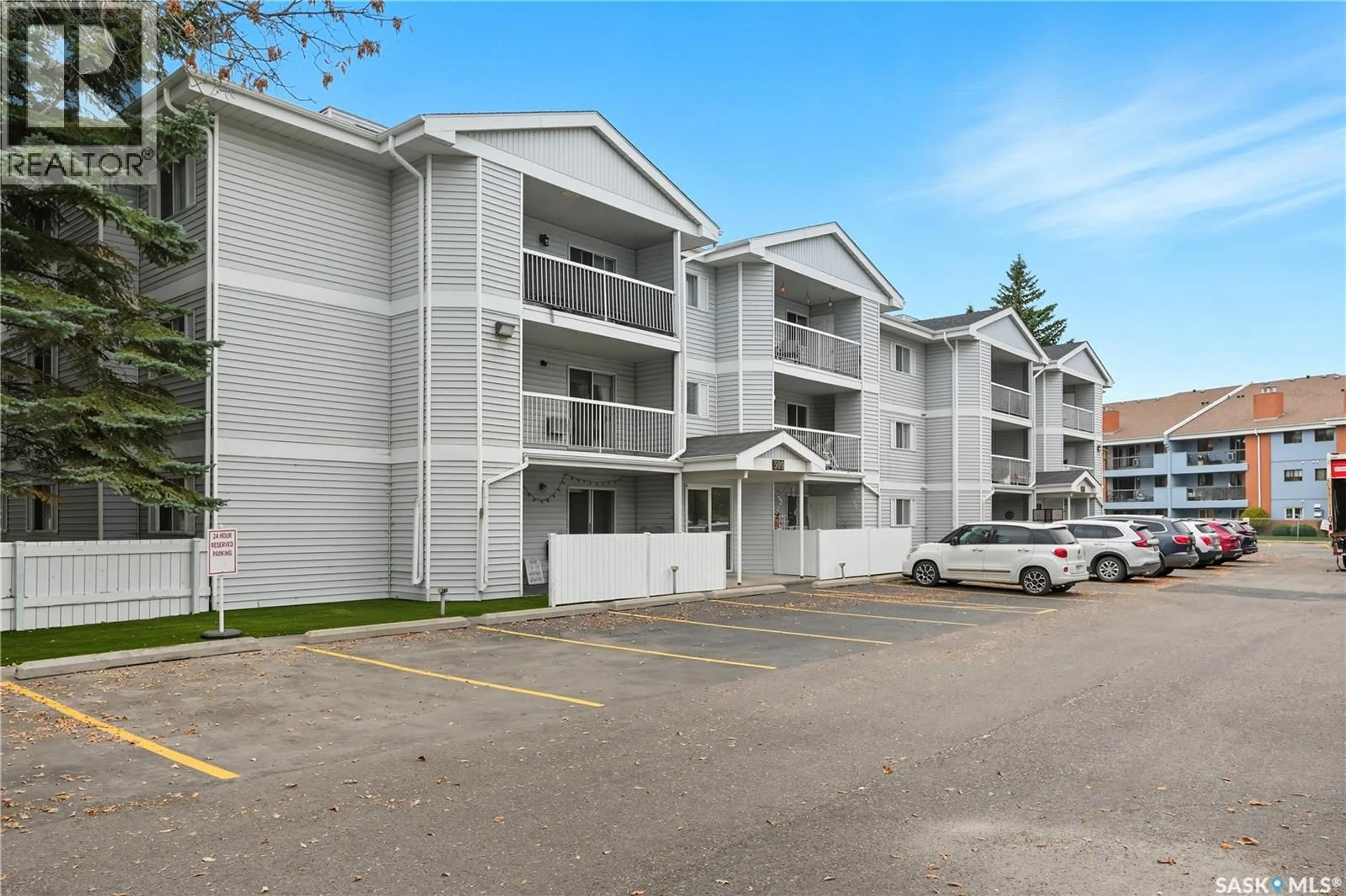 Patio, building for 309B - 107 CREE CRESCENT, Saskatoon Saskatchewan S7K7Y3