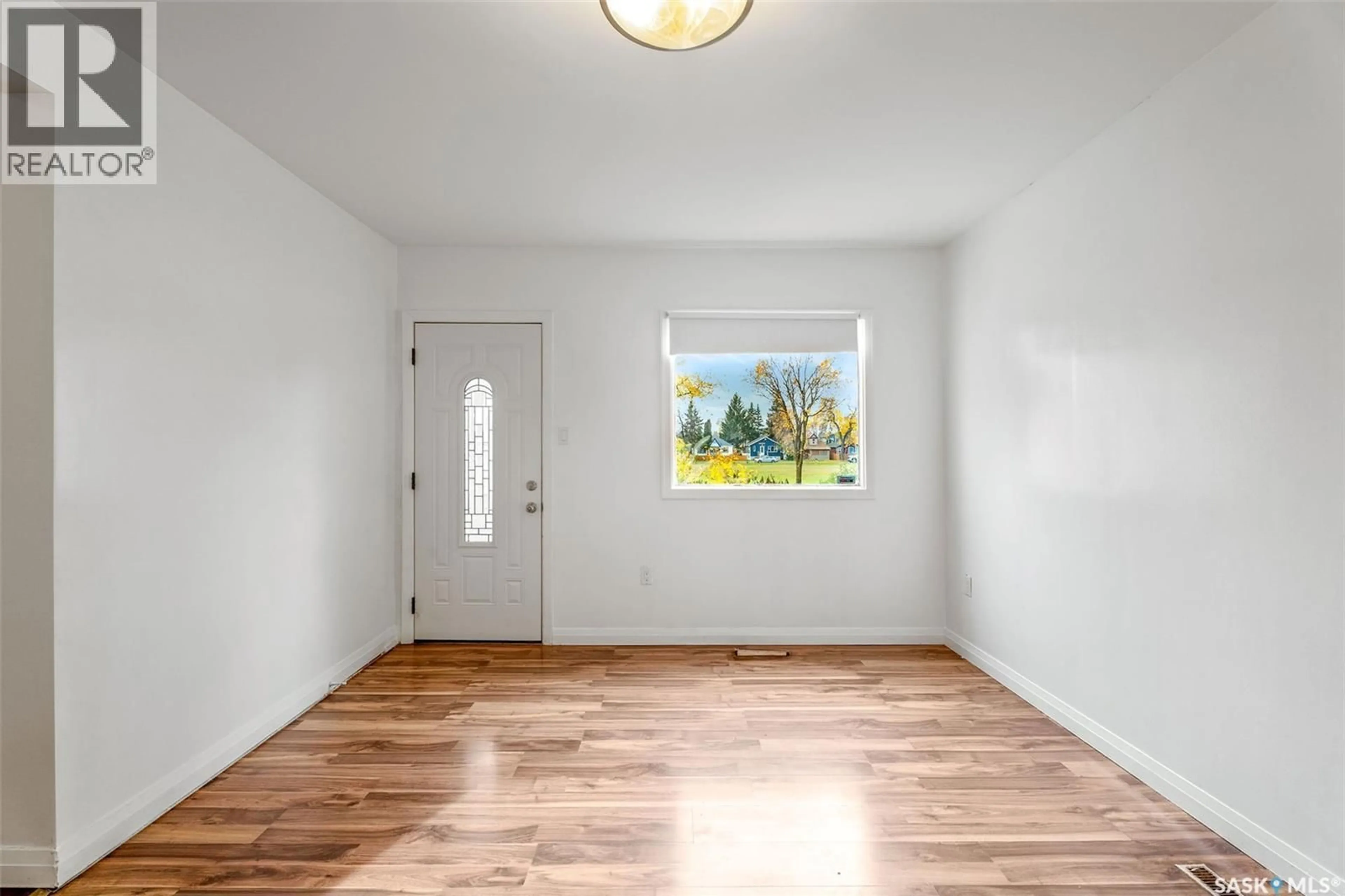 Indoor entryway for 580 11TH STREET, Prince Albert Saskatchewan S6V1A9