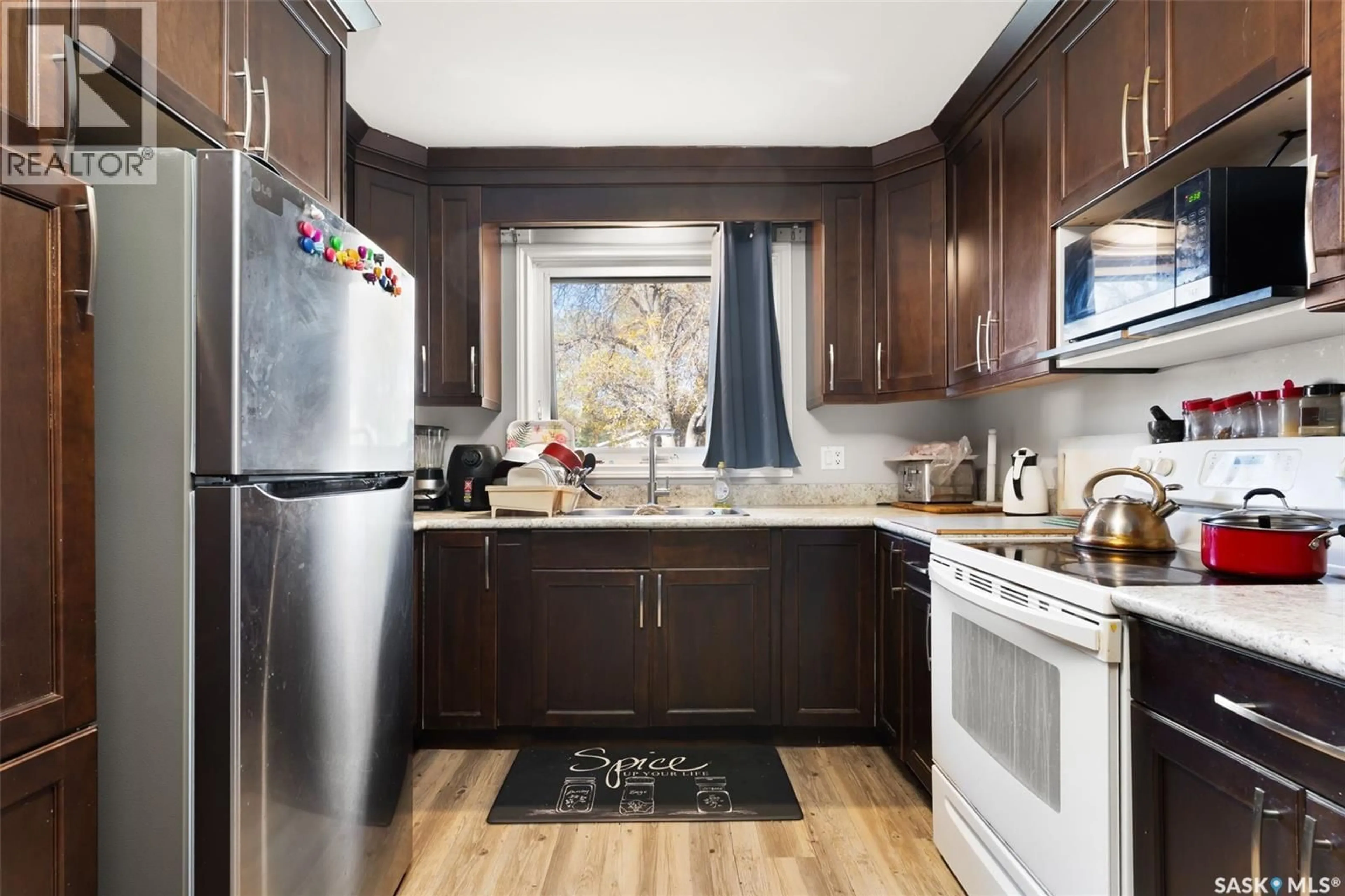 Standard kitchen, wood/laminate floor for 1435 RUPERT STREET, Regina Saskatchewan S4N1V9