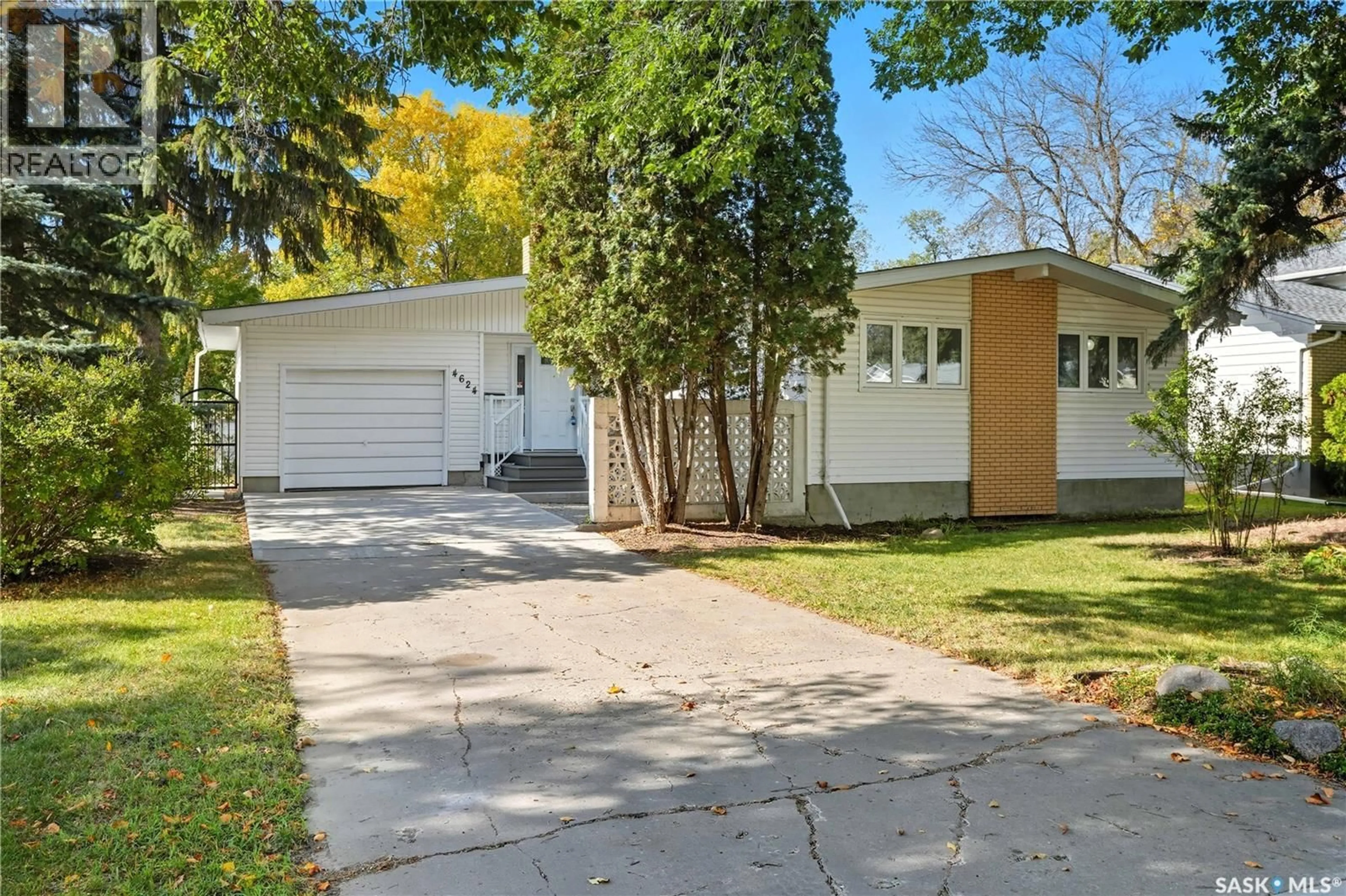 Home with vinyl exterior material, street for 4624 MCTAVISH STREET, Regina Saskatchewan S4S3N2