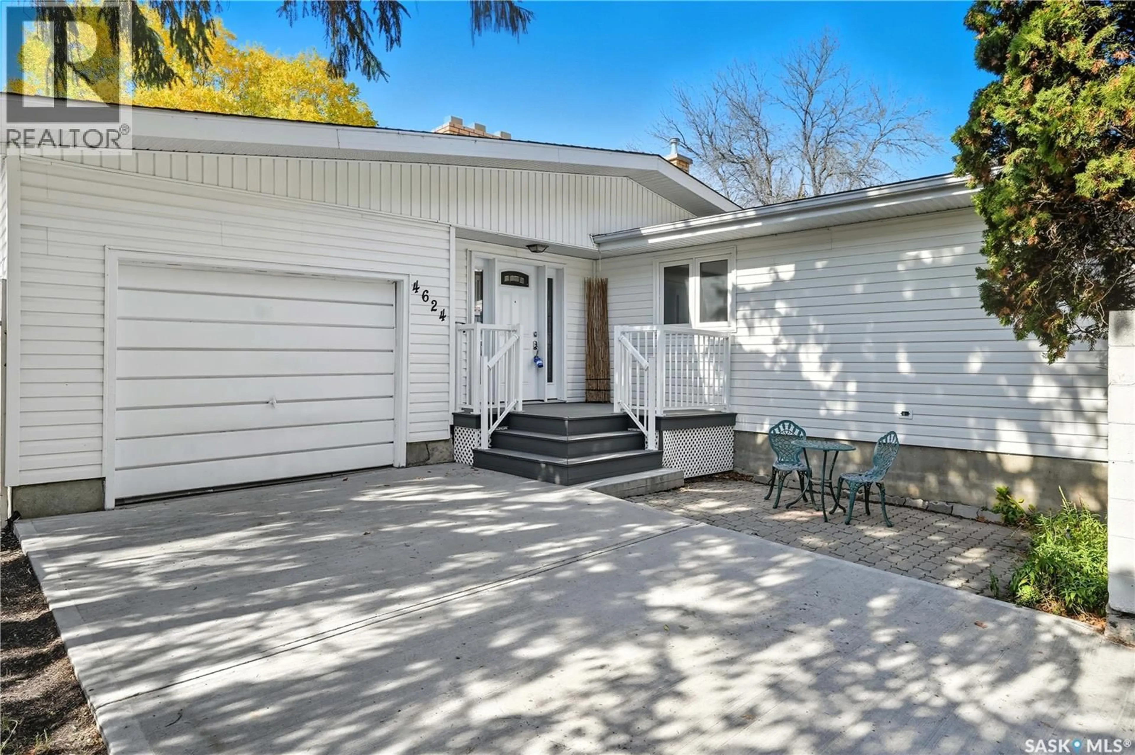 Home with vinyl exterior material, street for 4624 MCTAVISH STREET, Regina Saskatchewan S4S3N2
