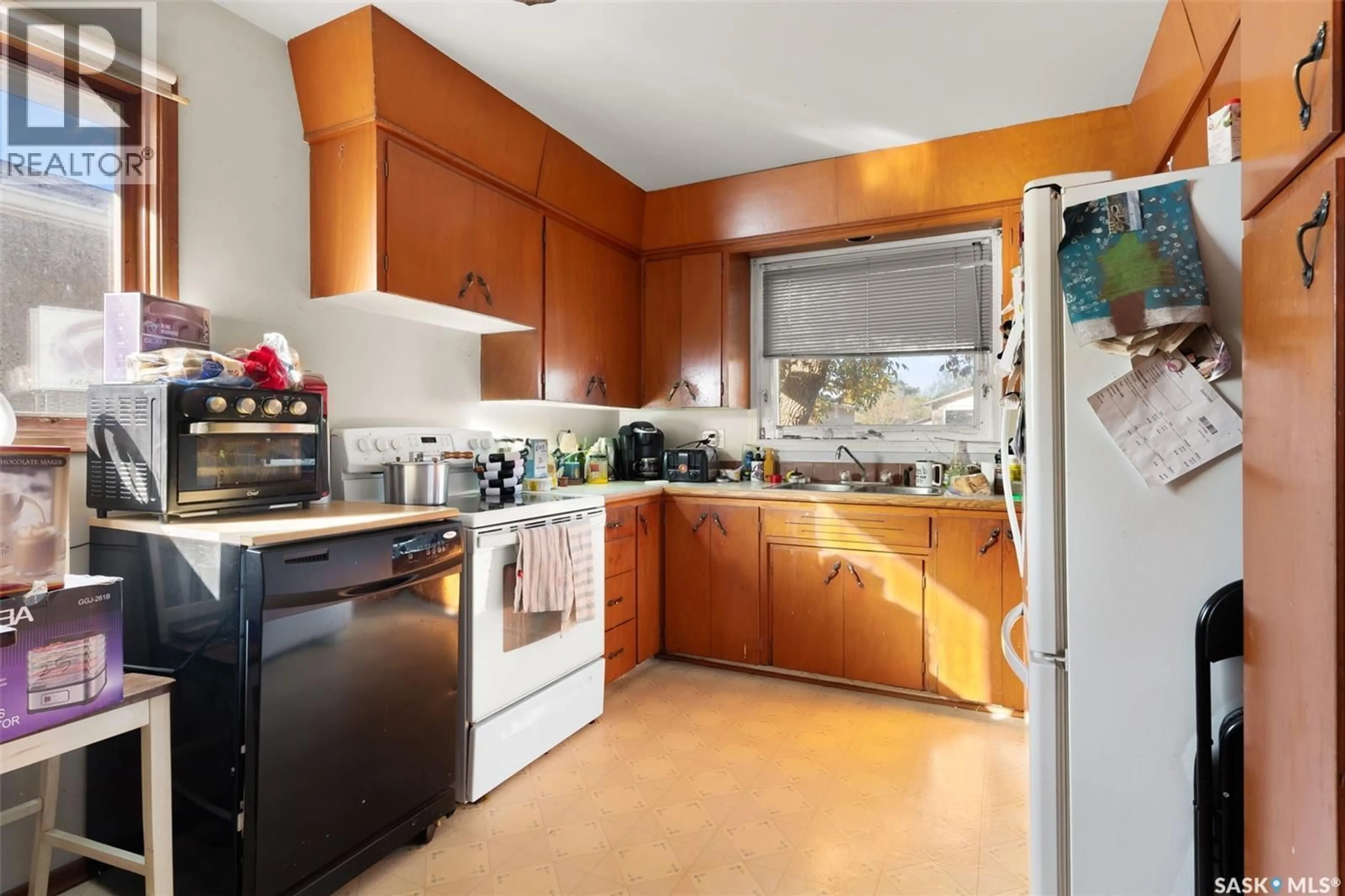 Standard kitchen, unknown for 1437 RUPERT STREET, Regina Saskatchewan S4N1V9