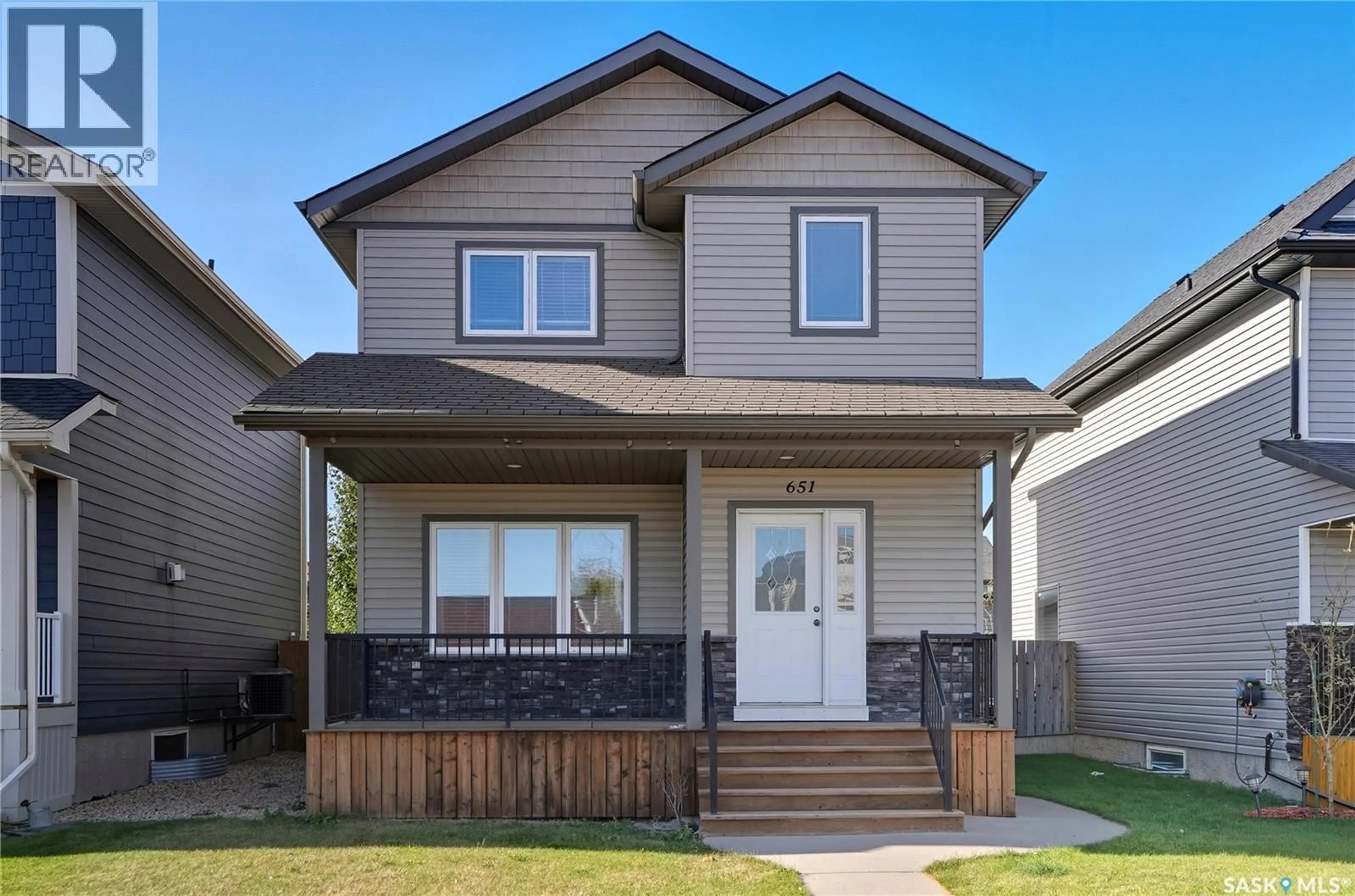 Home with vinyl exterior material, street for 651 WILLOWGROVE CRESCENT, Saskatoon Saskatchewan S7W0A7