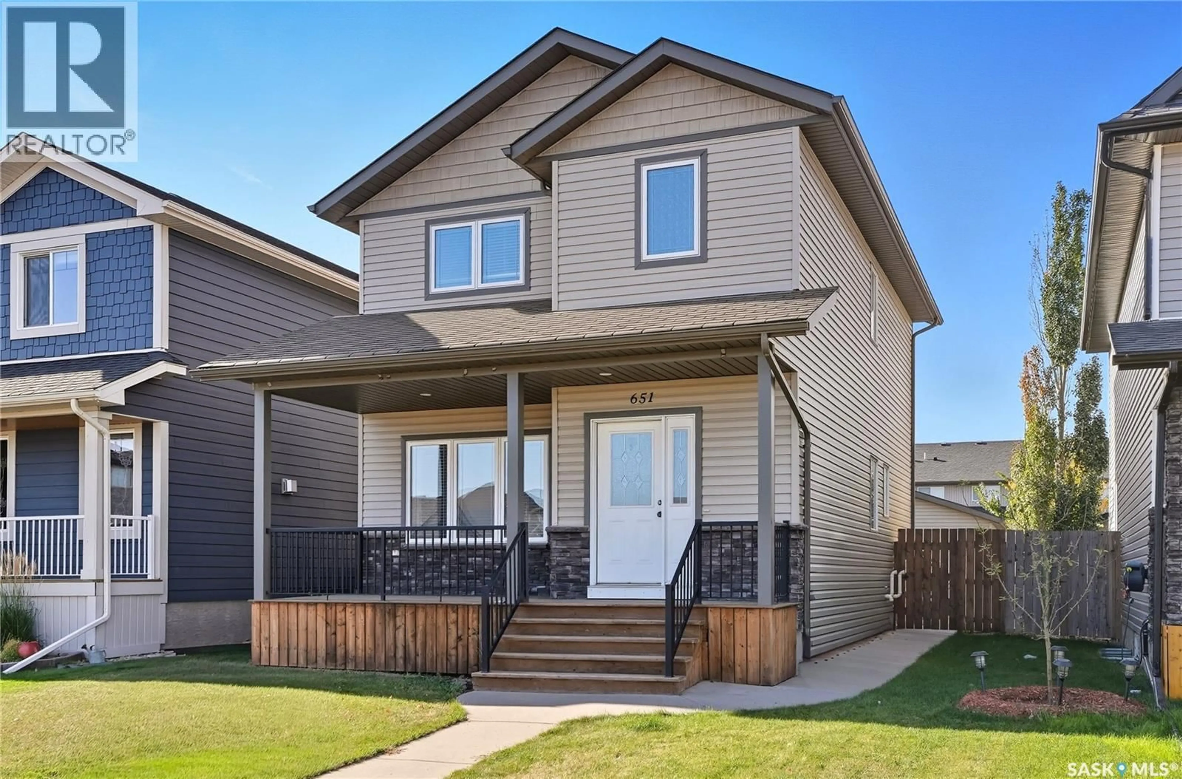 Home with vinyl exterior material, street for 651 WILLOWGROVE CRESCENT, Saskatoon Saskatchewan S7W0A7