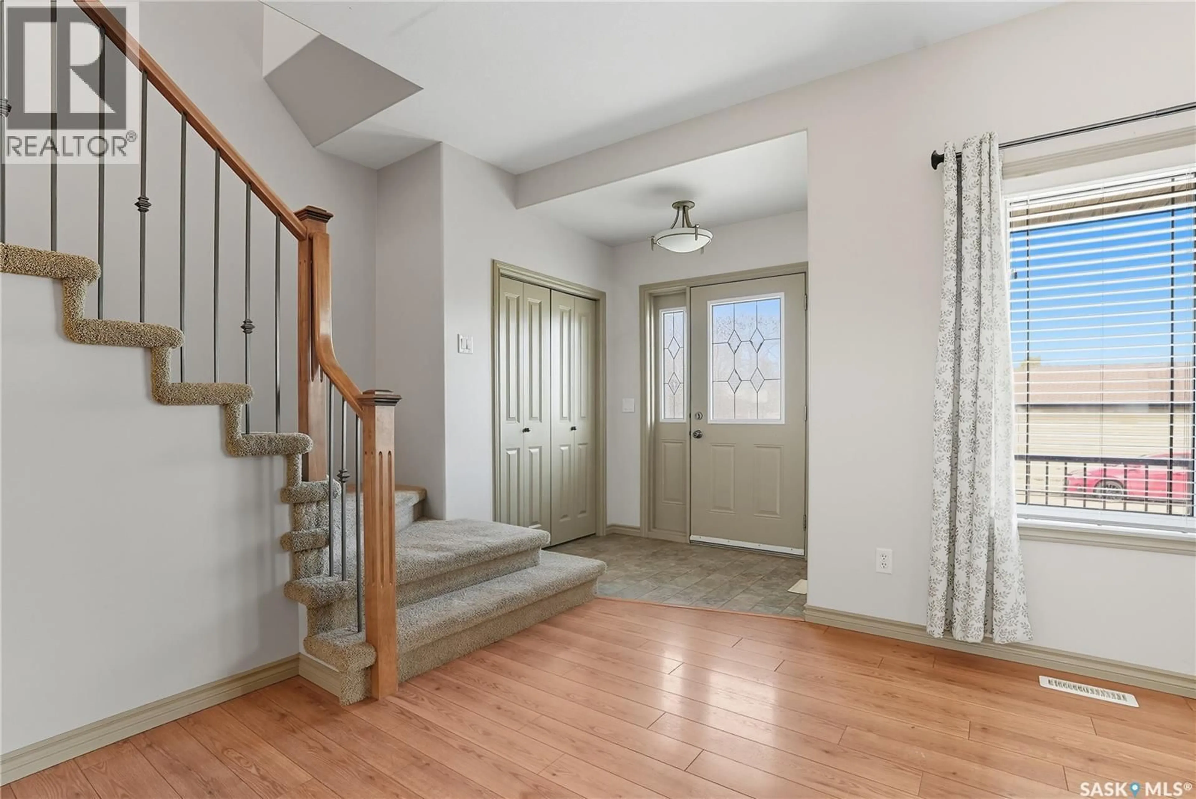 Indoor entryway for 651 WILLOWGROVE CRESCENT, Saskatoon Saskatchewan S7W0A7