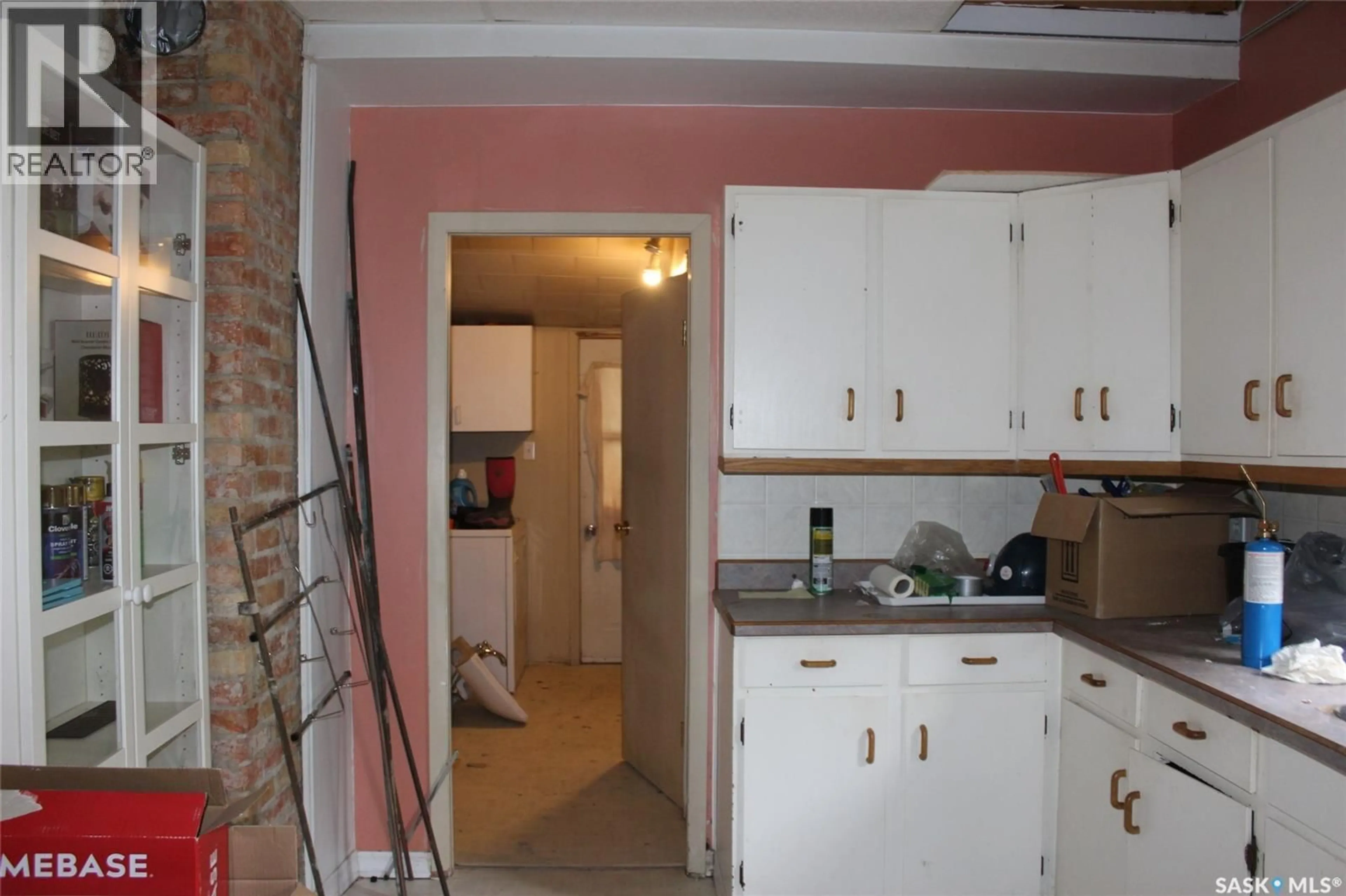 Standard kitchen, unknown for 423 2ND STREET, Shaunavon Saskatchewan S0N2M0