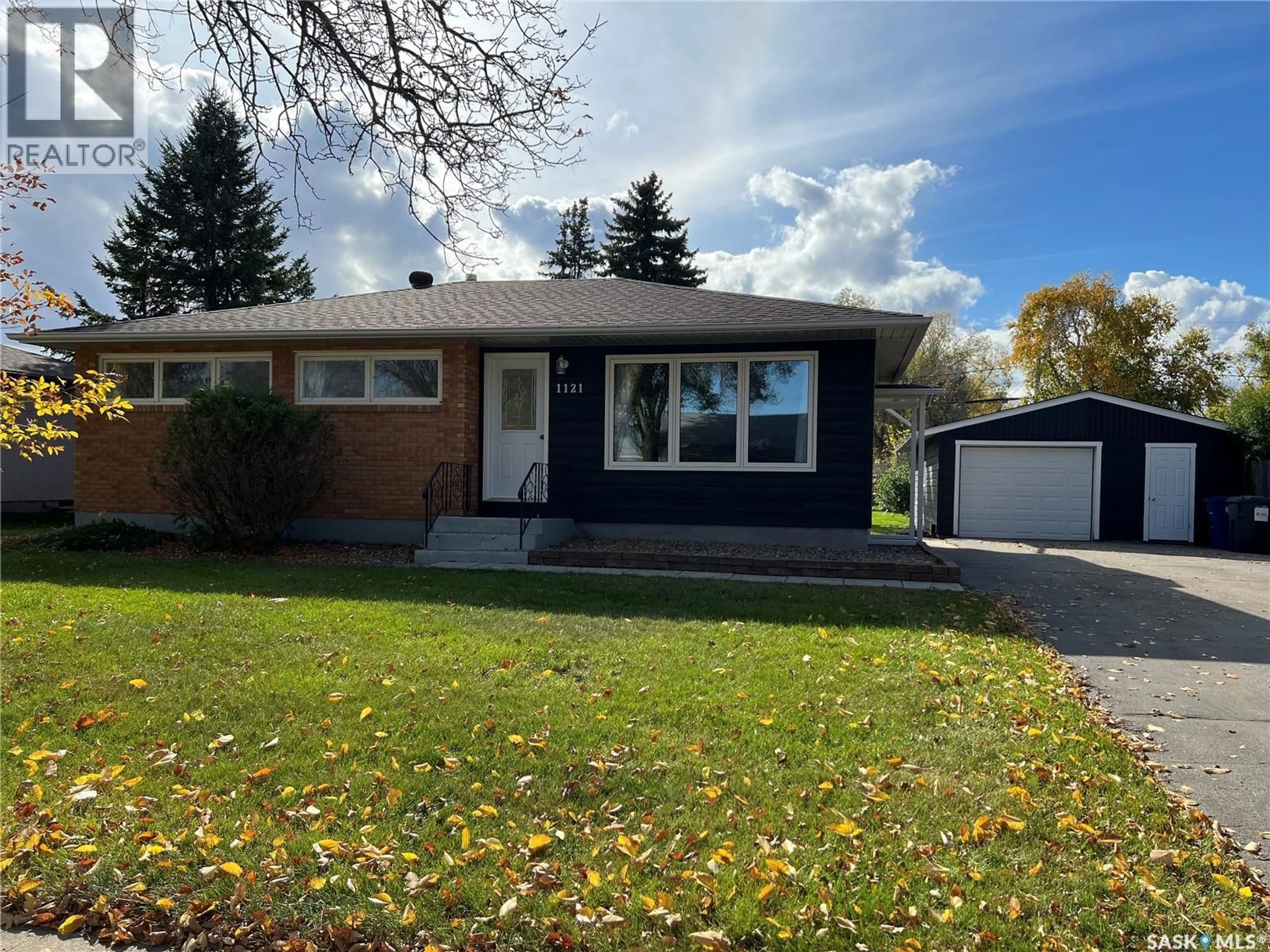 Home with vinyl exterior material, street for 1121 ASQUITH DRIVE, Esterhazy Saskatchewan S0A0X0