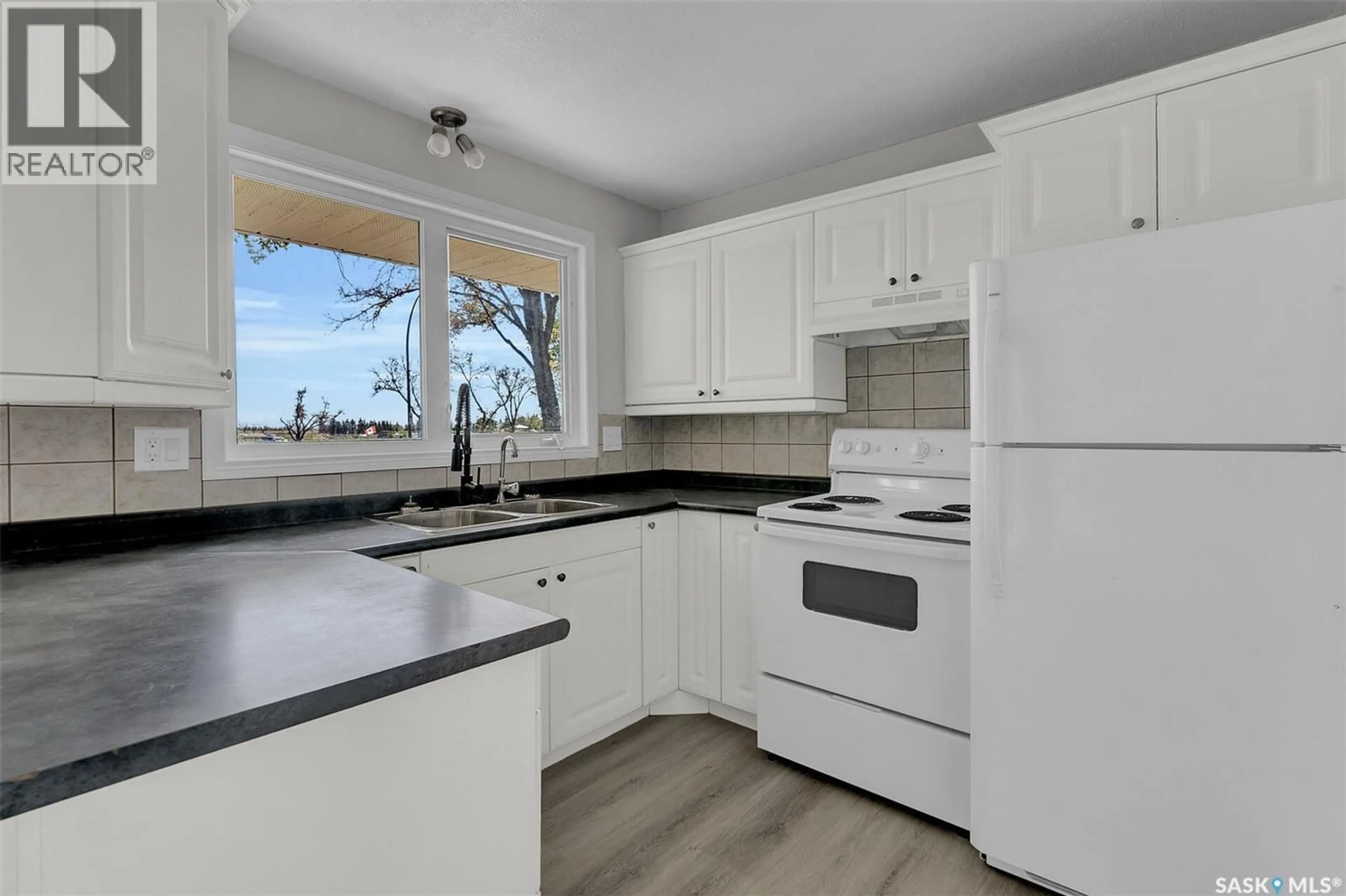 Standard kitchen, unknown for 3356 GRANT ROAD, Regina Saskatchewan S4S5H5