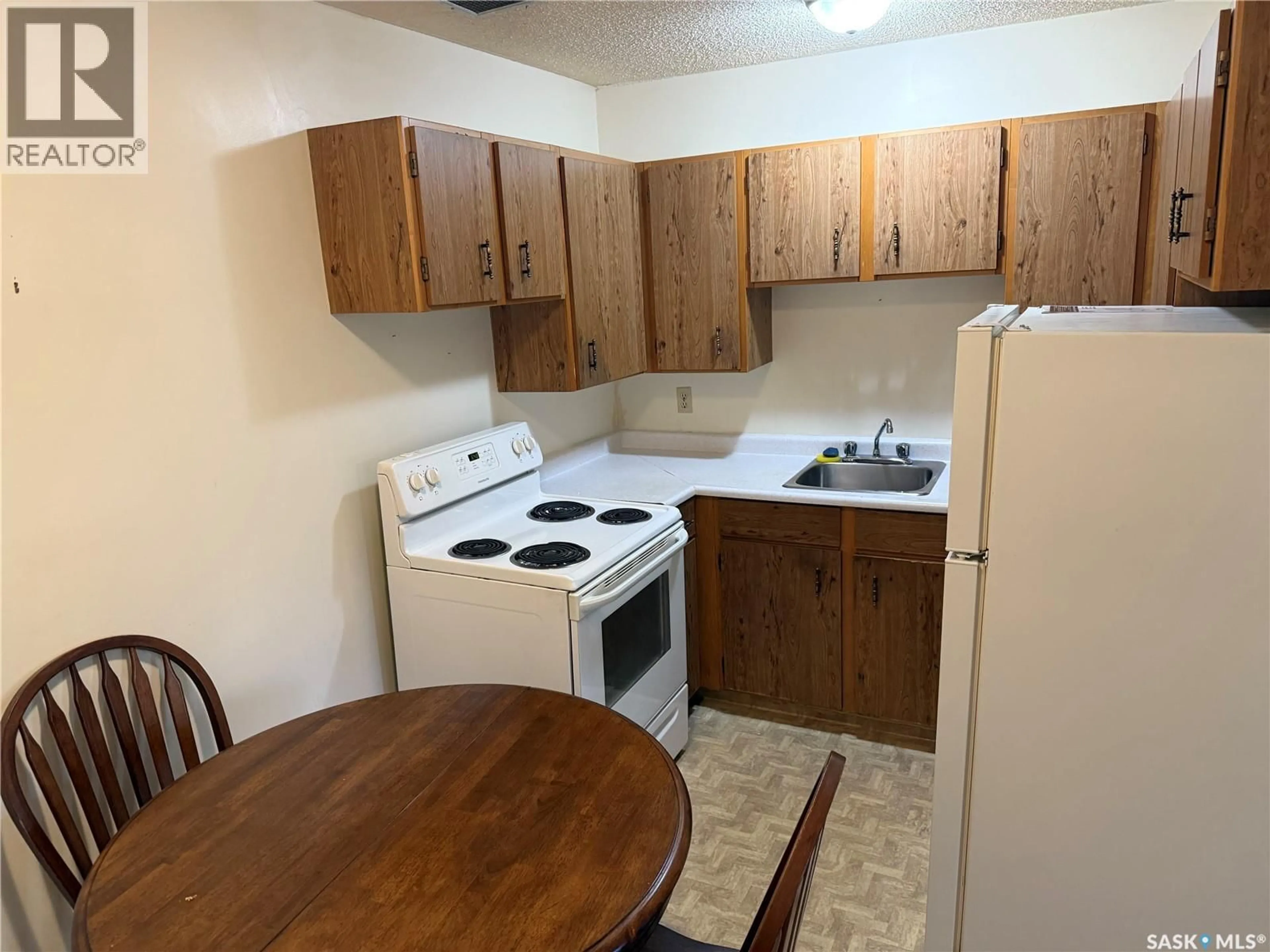 Standard kitchen, unknown for 106 15 BARR STREET, Regina Saskatchewan S4R8B4