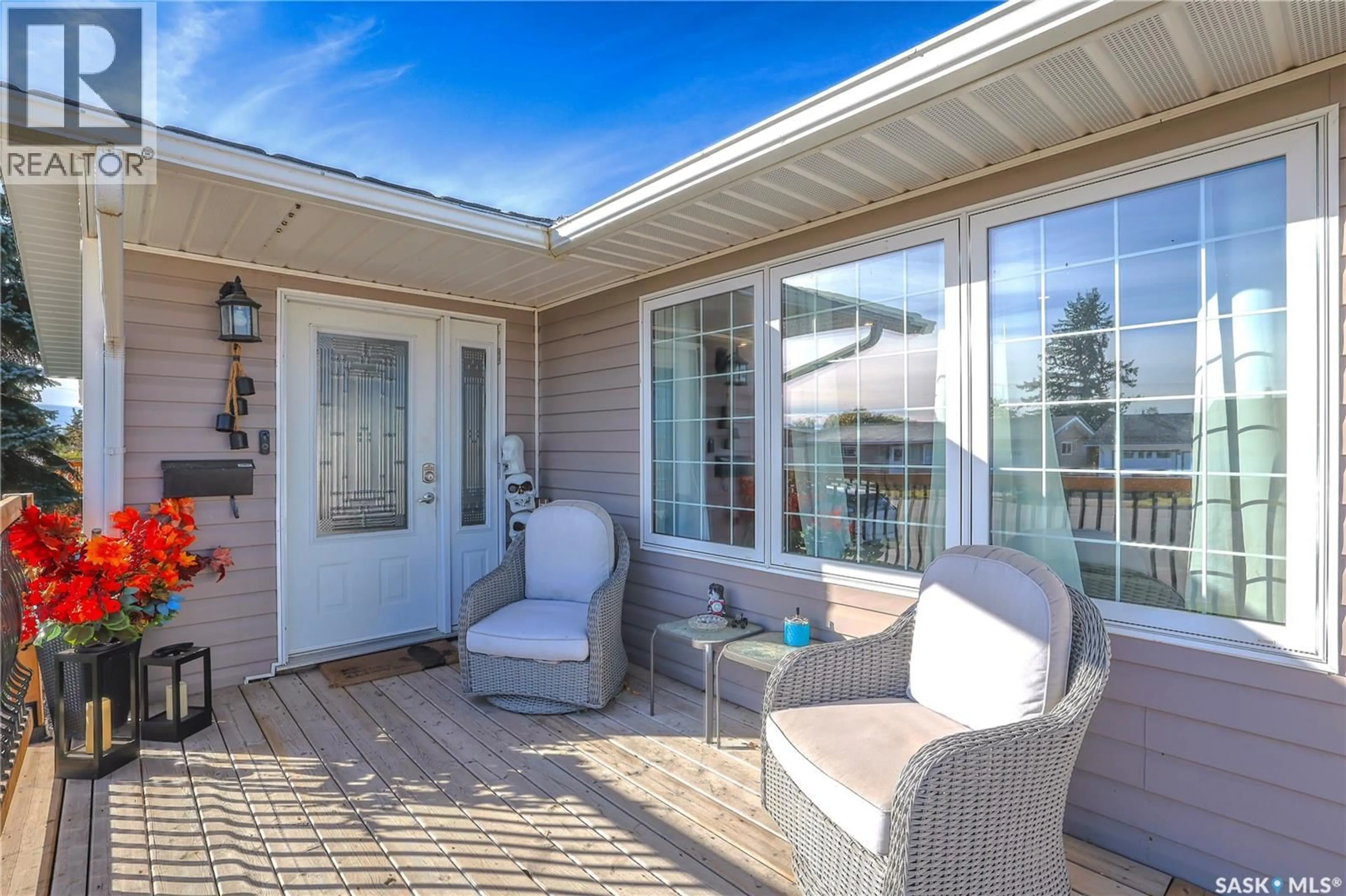 Patio, water/lake/river/ocean view for 502 MAIN STREET, Delisle Saskatchewan S0L0P0