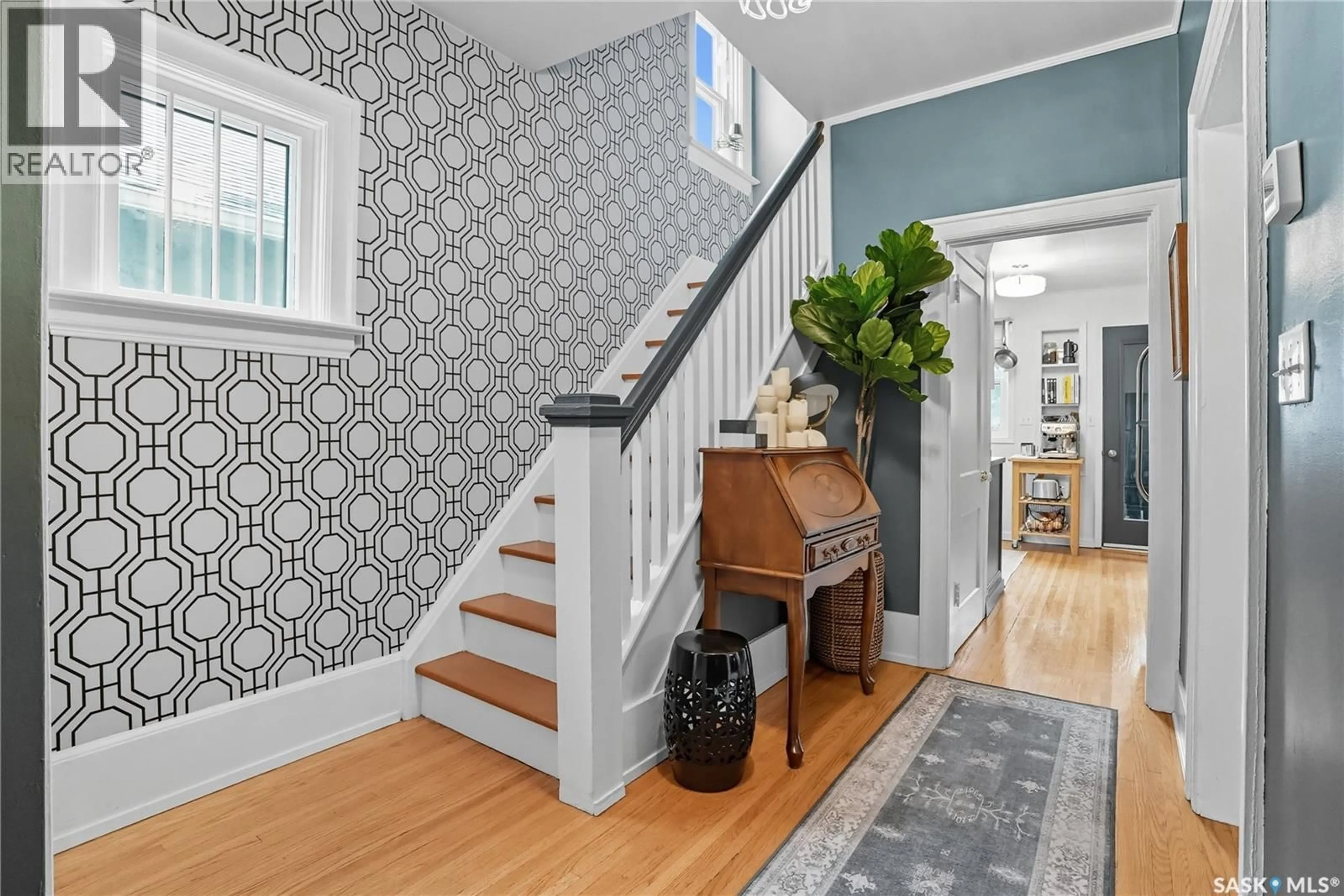 Indoor entryway for 205 28TH STREET, Saskatoon Saskatchewan S7L0K4