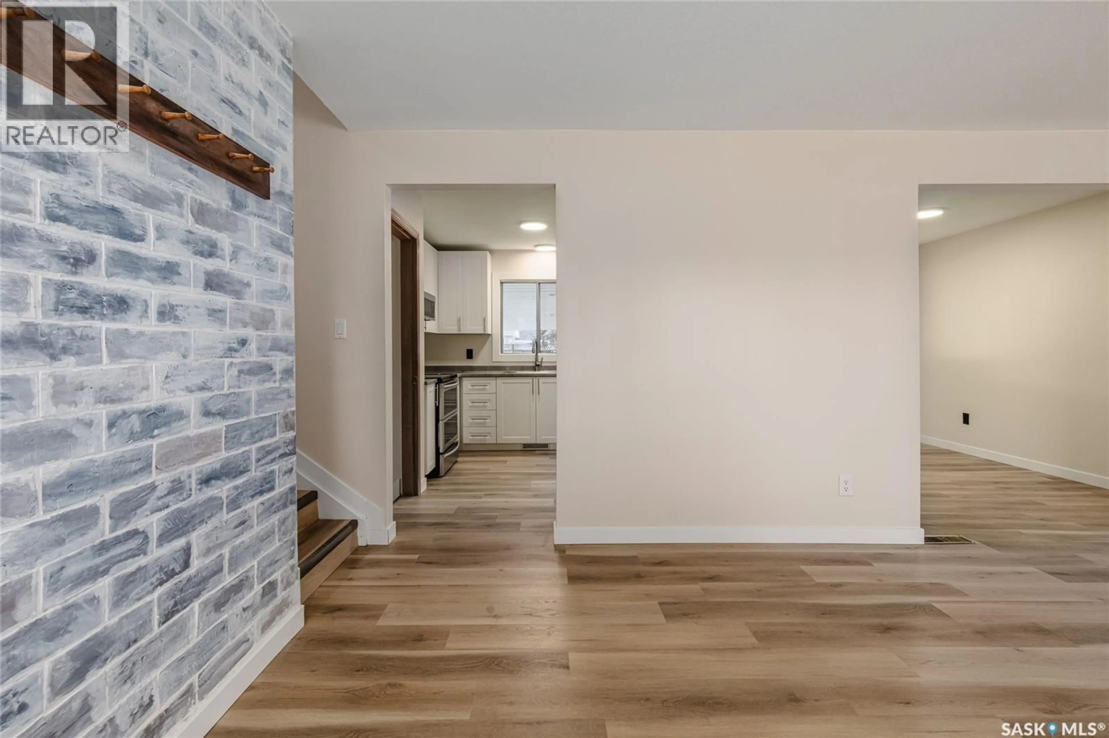 Indoor entryway for 967 JAMES STREET, Moose Jaw Saskatchewan S6H3H5