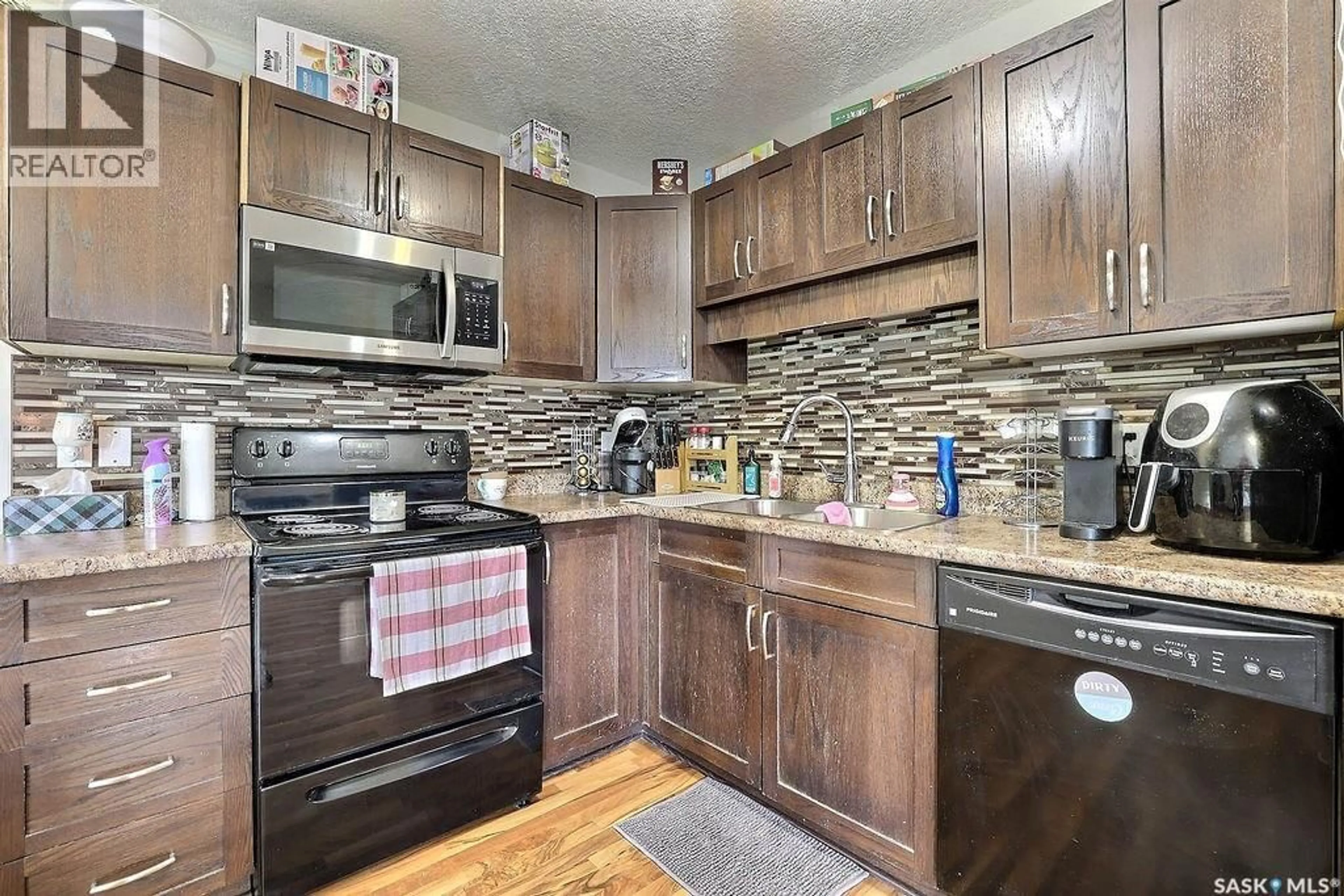 Standard kitchen, unknown for 71 - 5537 BLAKE CRESCENT, Regina Saskatchewan S4X0J1