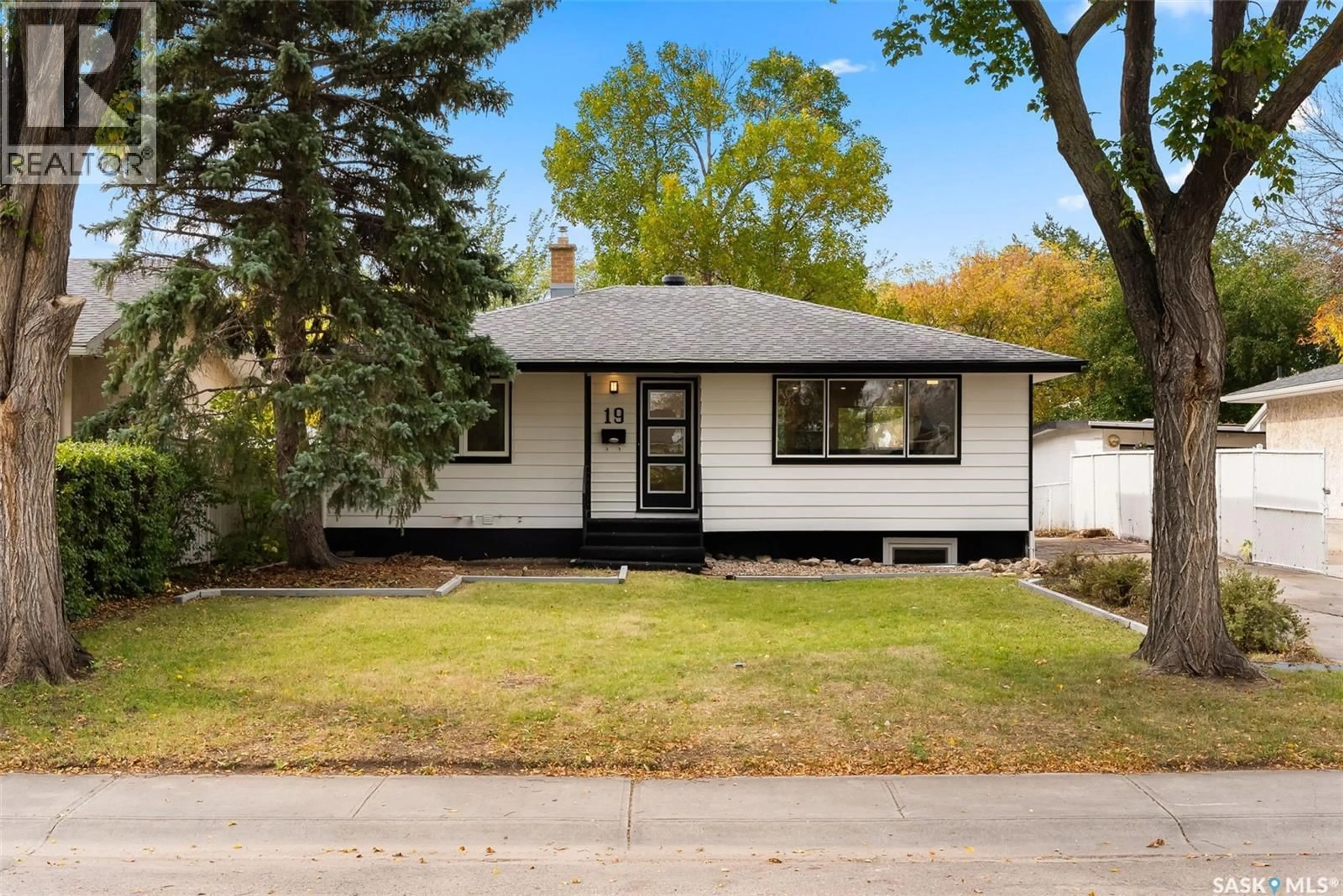 Home with vinyl exterior material, street for 19 ELMVIEW ROAD, Regina Saskatchewan S4R0B1