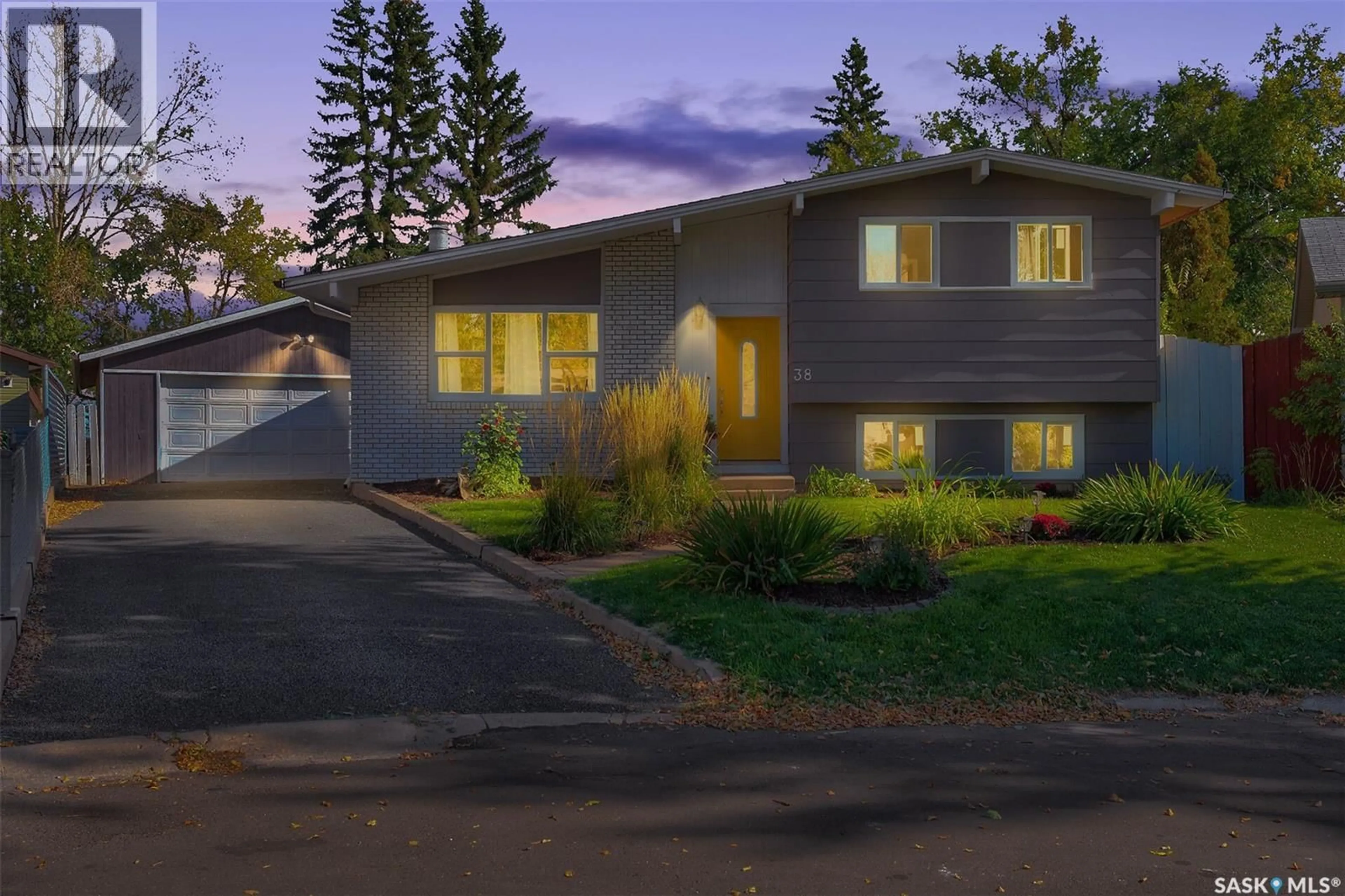 Home with vinyl exterior material, street for 38 ANTICKNAP BAY, Regina Saskatchewan S4N4G6