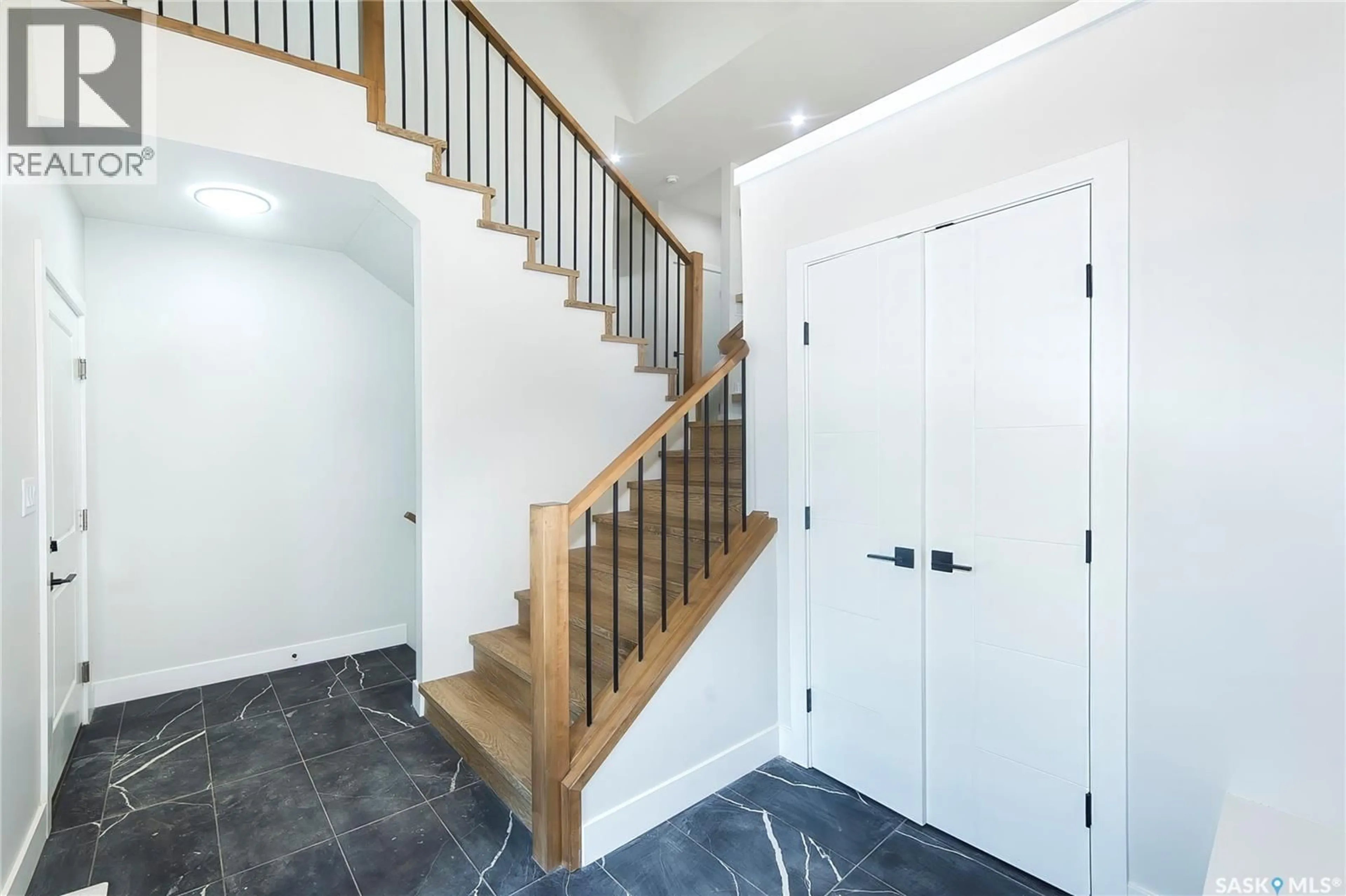 Unknown for 823 NIGHTINGALE ROAD, Saskatoon Saskatchewan S7L6X7
