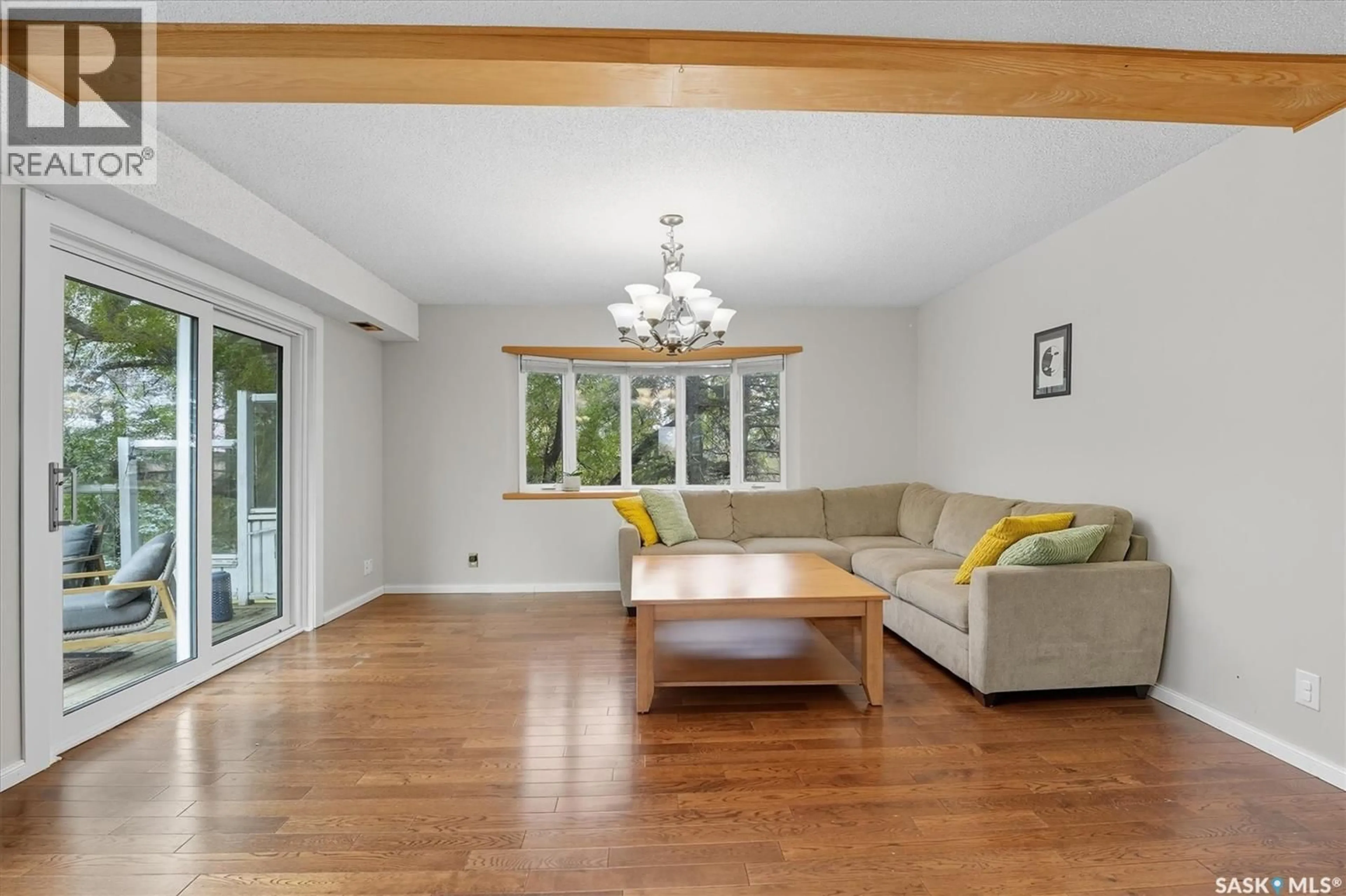 Living room with furniture, wood/laminate floor for 203 SPUR WAY, Corman Park Rm No. 344 Saskatchewan S7K3J9