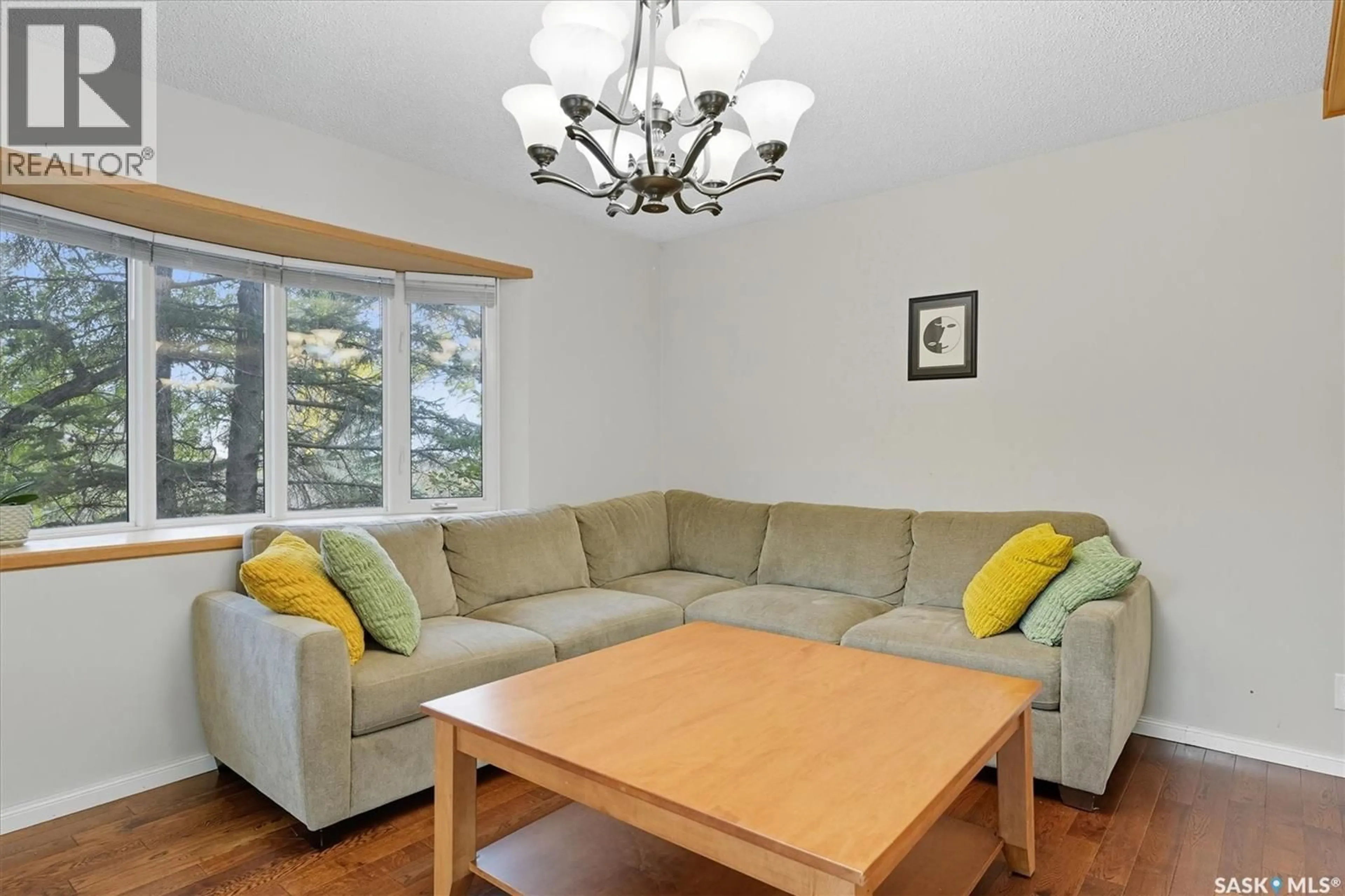 Living room with furniture, wood/laminate floor for 203 SPUR WAY, Corman Park Rm No. 344 Saskatchewan S7K3J9