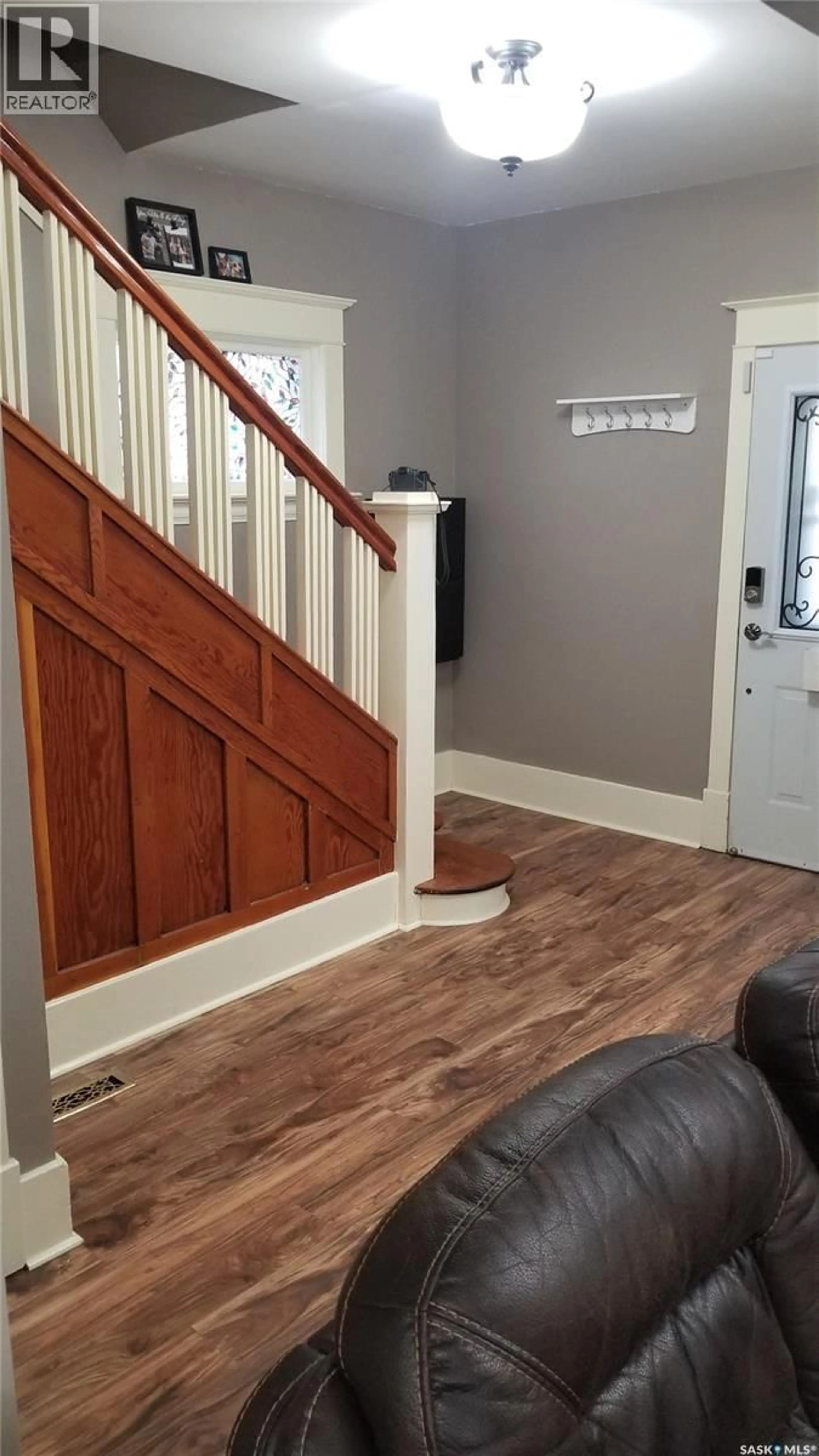 Indoor entryway for 1422 CAMERON STREET, Regina Saskatchewan S4T2T4